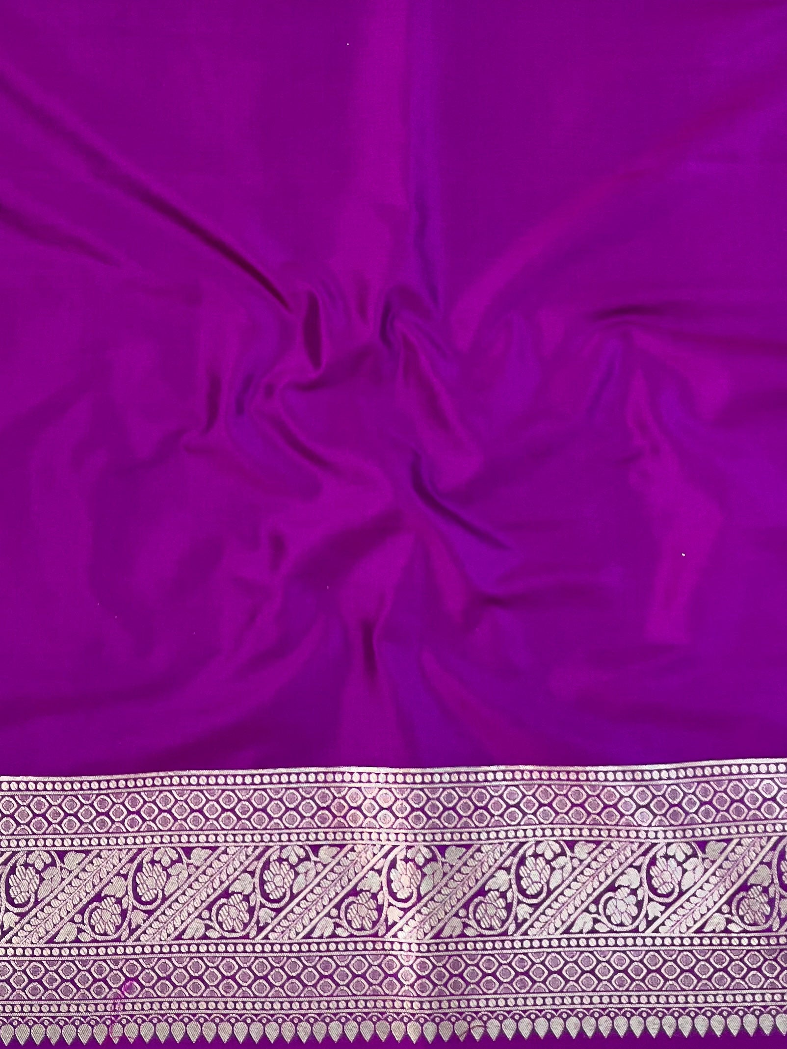 Banarasee Handwoven Semi-Katan Tanchoi Weaving With Zari Buti & Border Saree-Violet