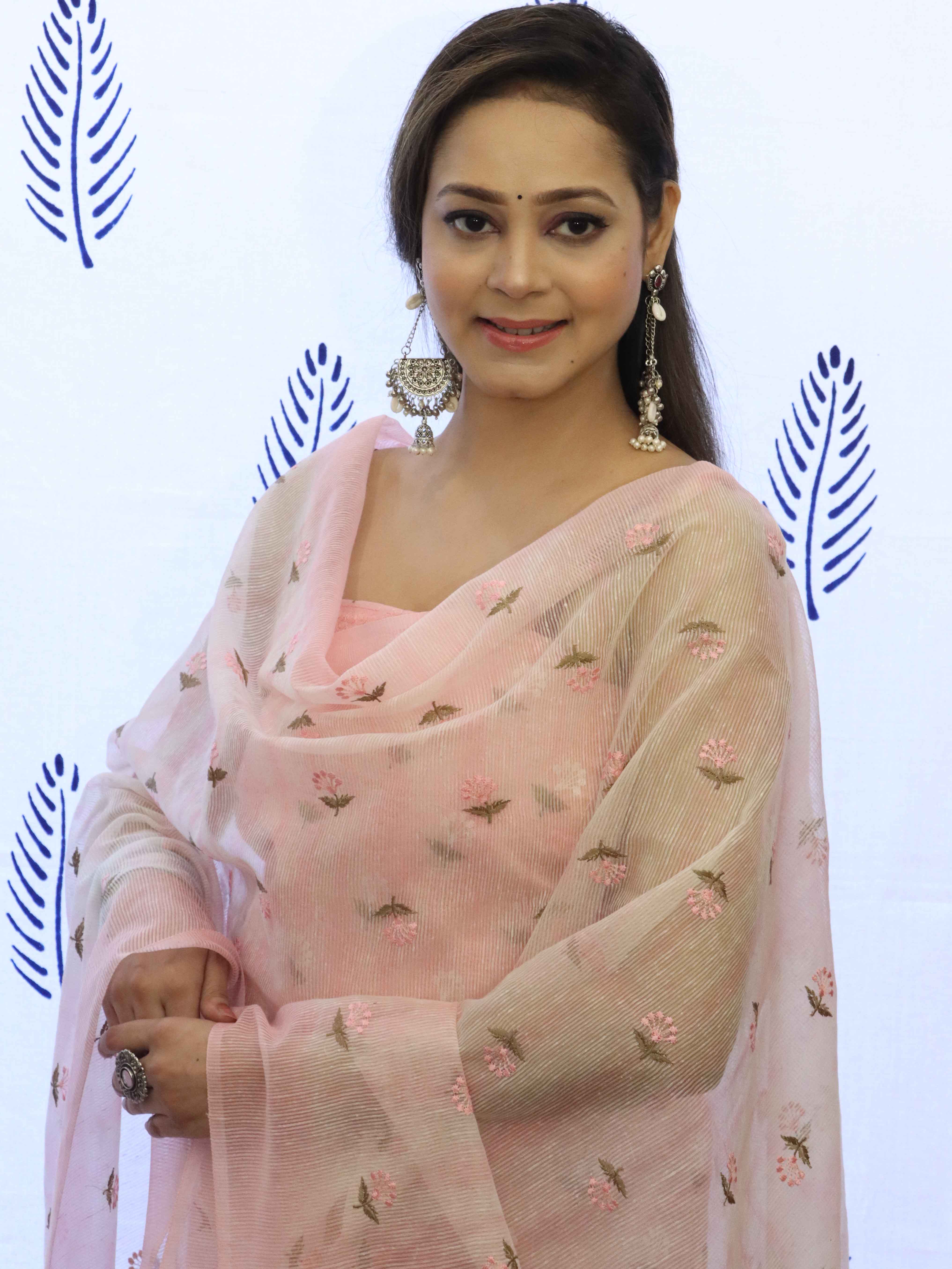 Banarasee Embroidered Chanderi Salwar Kameez With Kota Check Dupatta Set-Peach