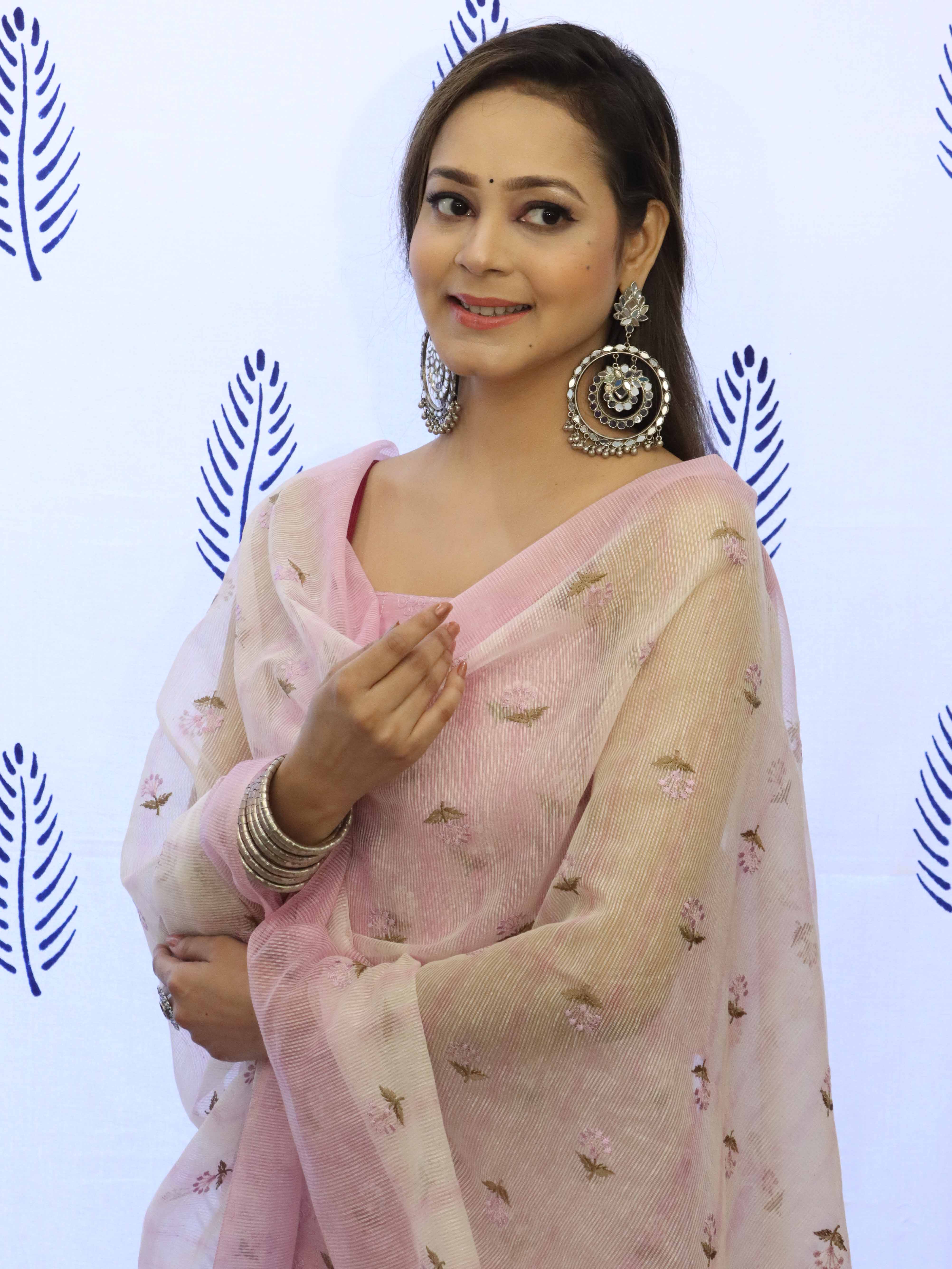 Banarasee Embroidered Chanderi Salwar Kameez With Kota Check Dupatta Set-Lavender