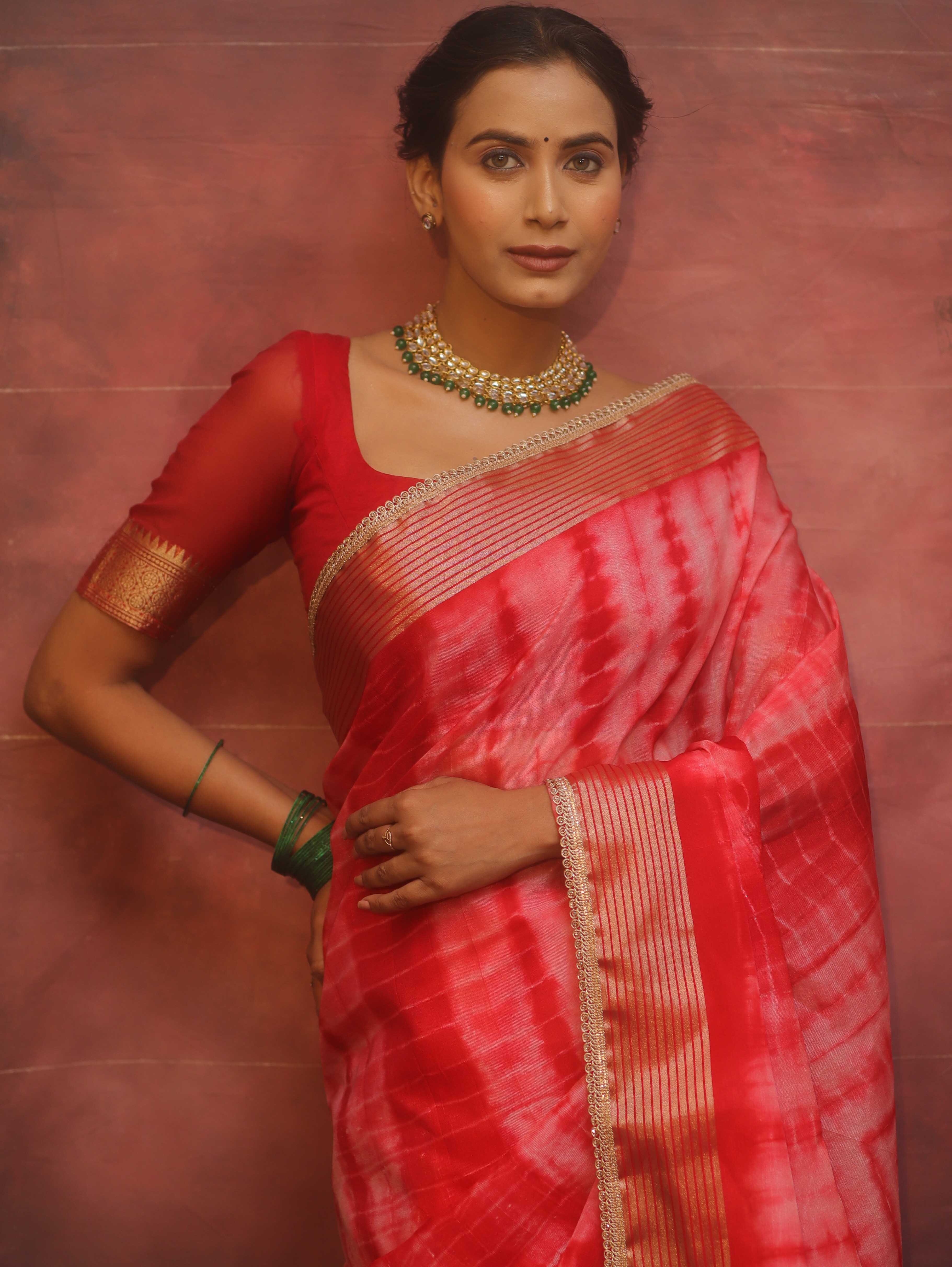 Banarasee Handwoven Semi Silk Shibori Dye Saree With Zari Border-Red & White