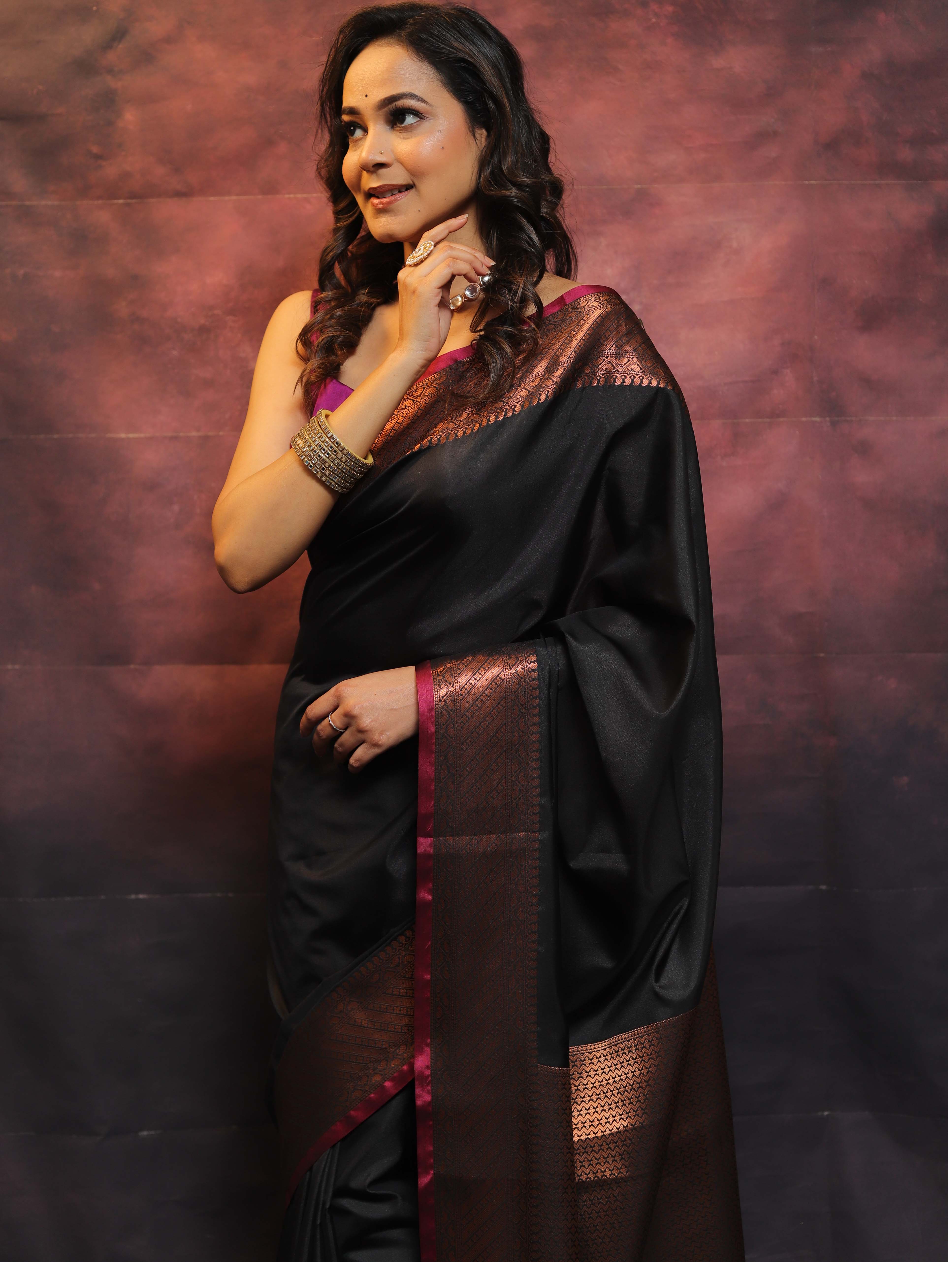 Banarasee Kora Muslin Saree With Tanchoi Design & Skirt Border-Black