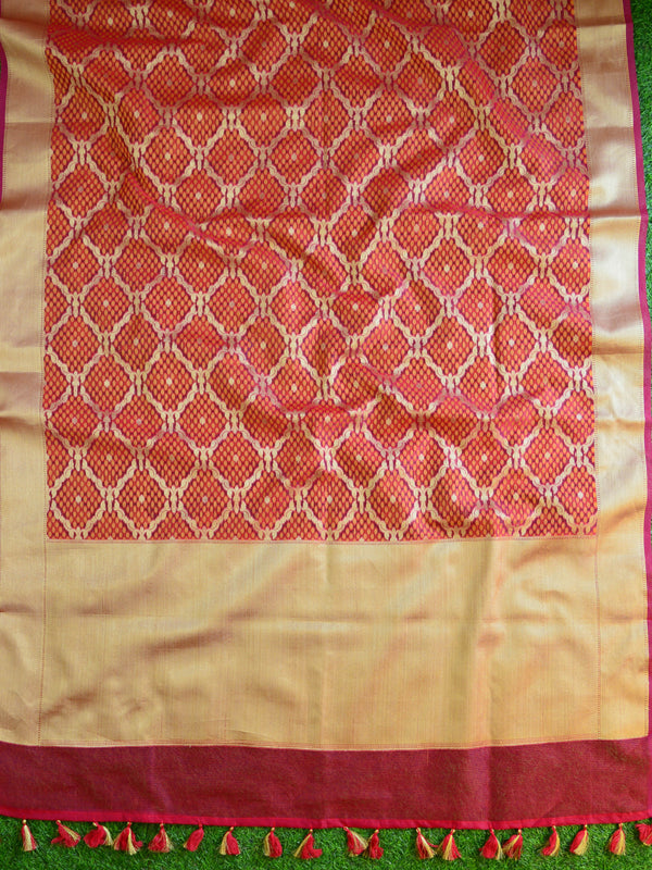 Banarasee Kora Muslin Tanchoi Weave Saree With Jaal Design-Red