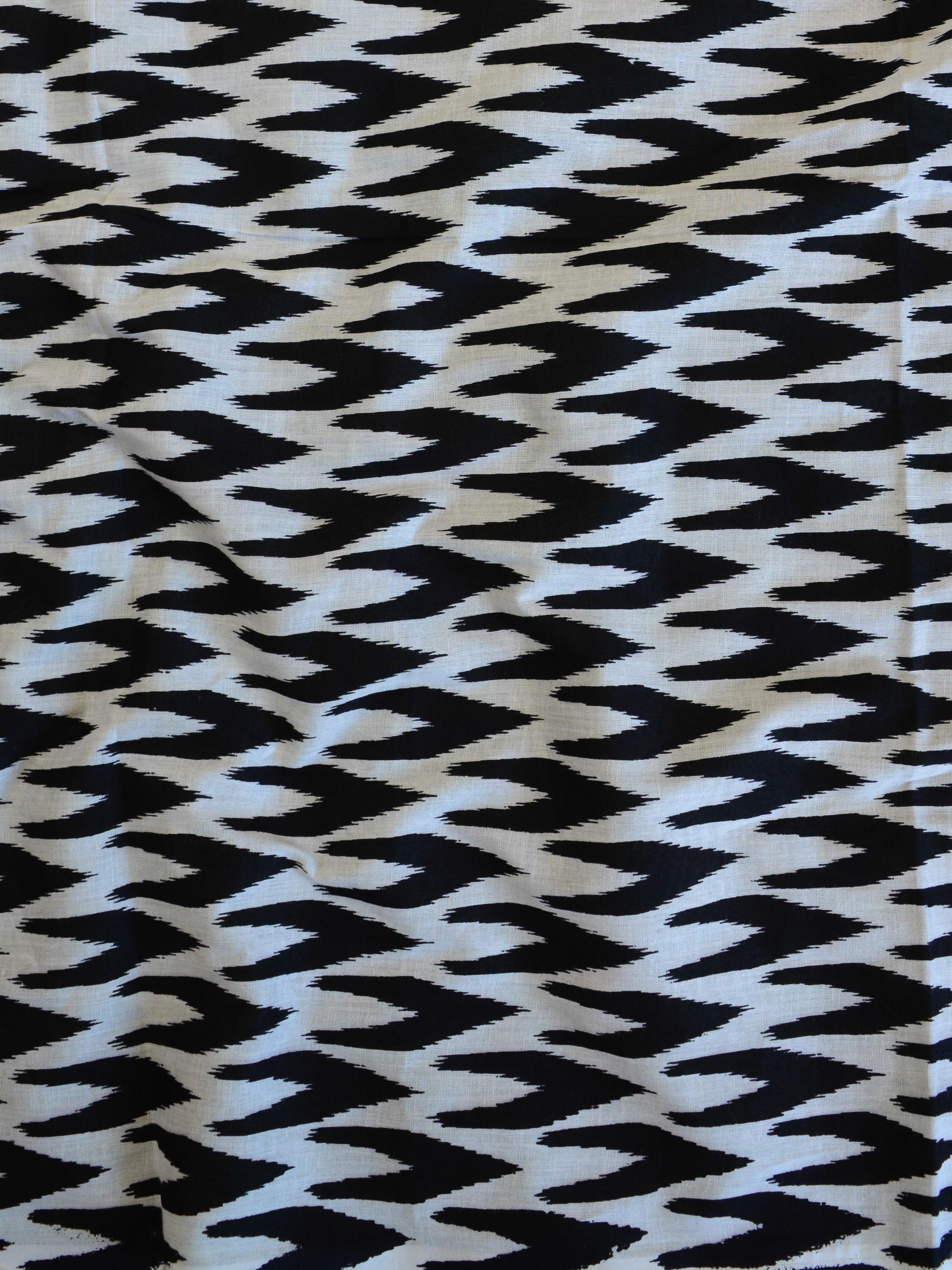 Handloom Mul Cotton Ajrakh Print Saree-Black & Red