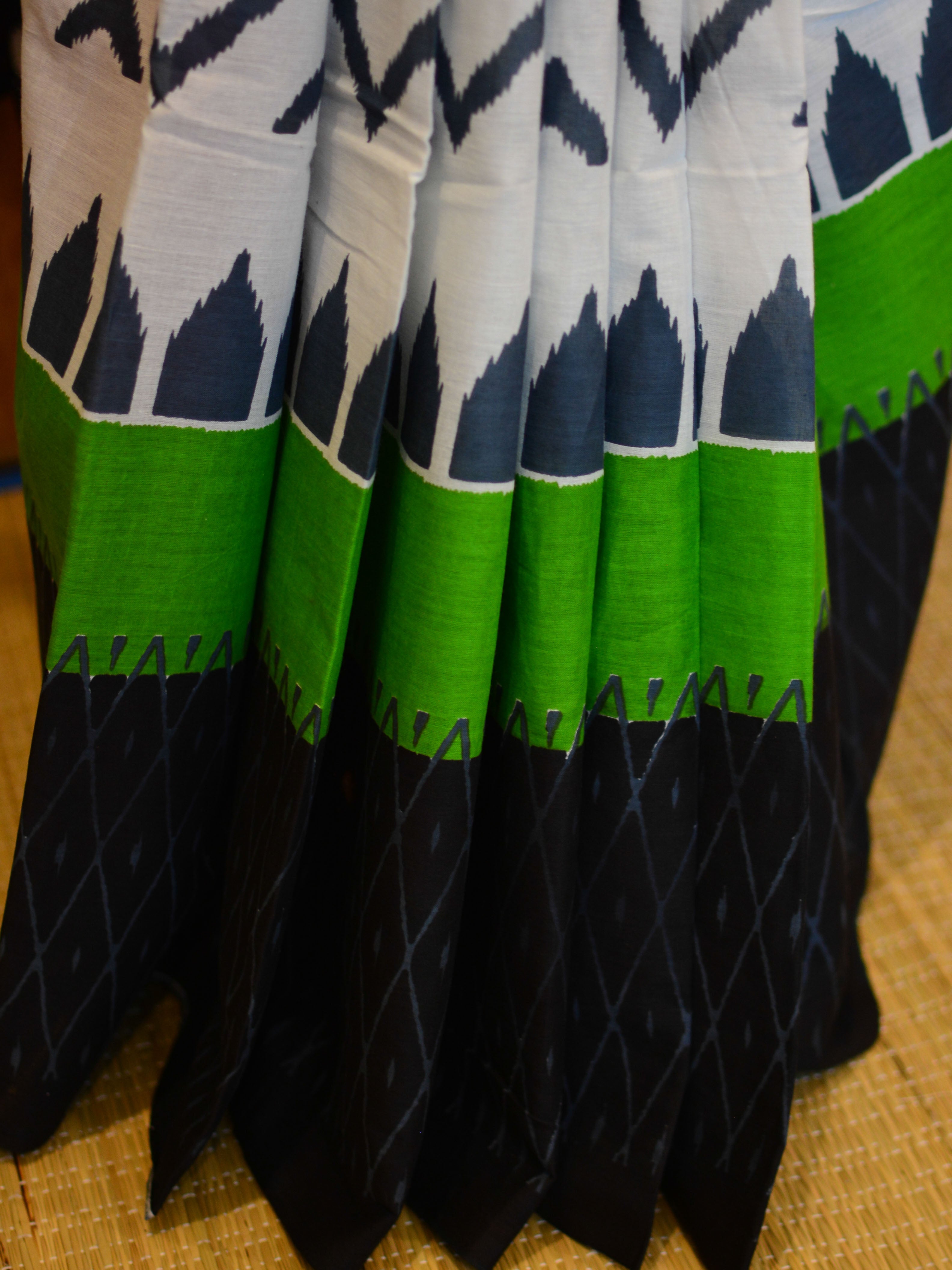 Handloom Mul Cotton Ajrakh Print Saree-White