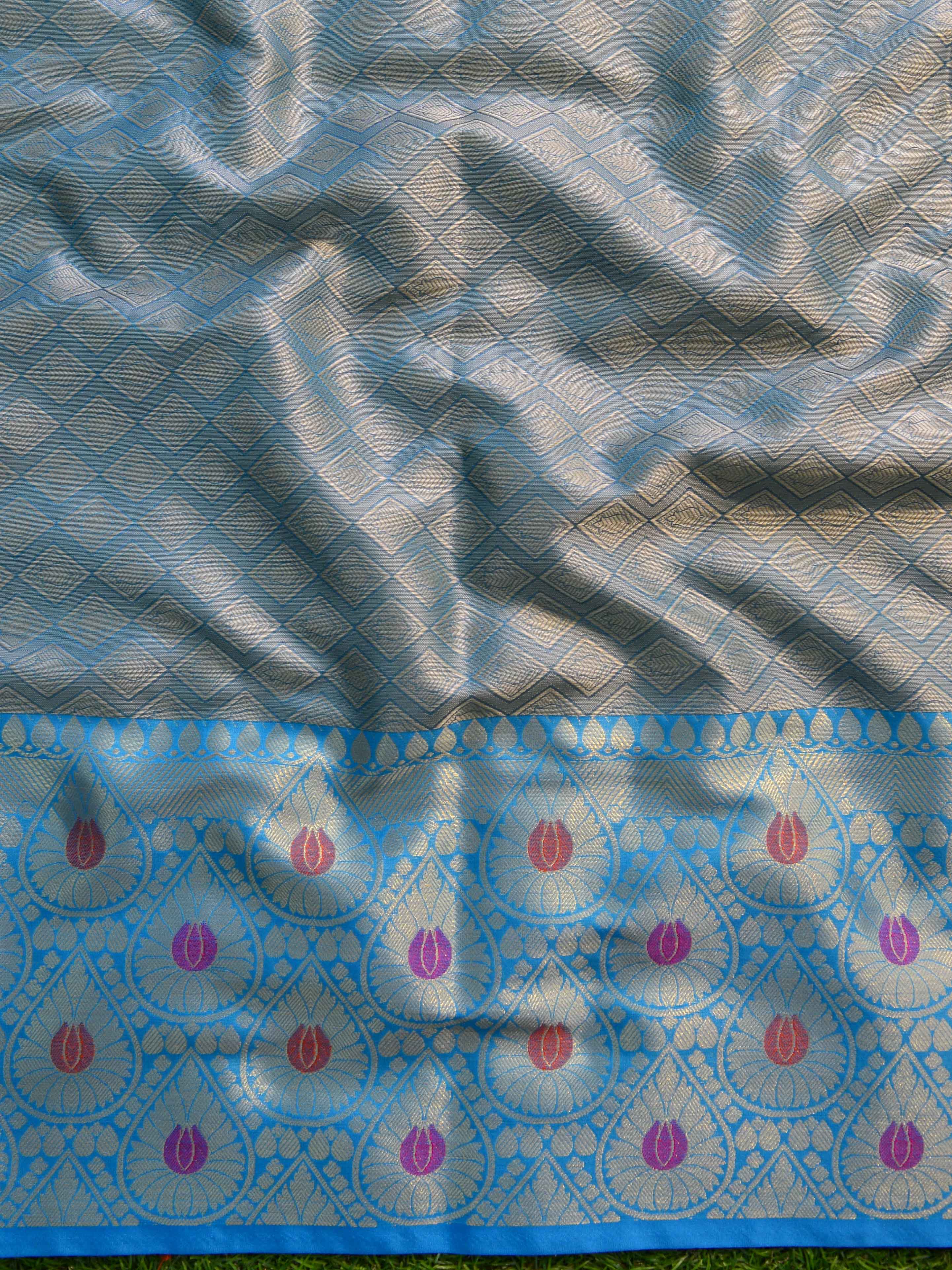 Banarasee Kora Muslin Saree With Self-Weaving Jaal Design & Skirt Border-Black