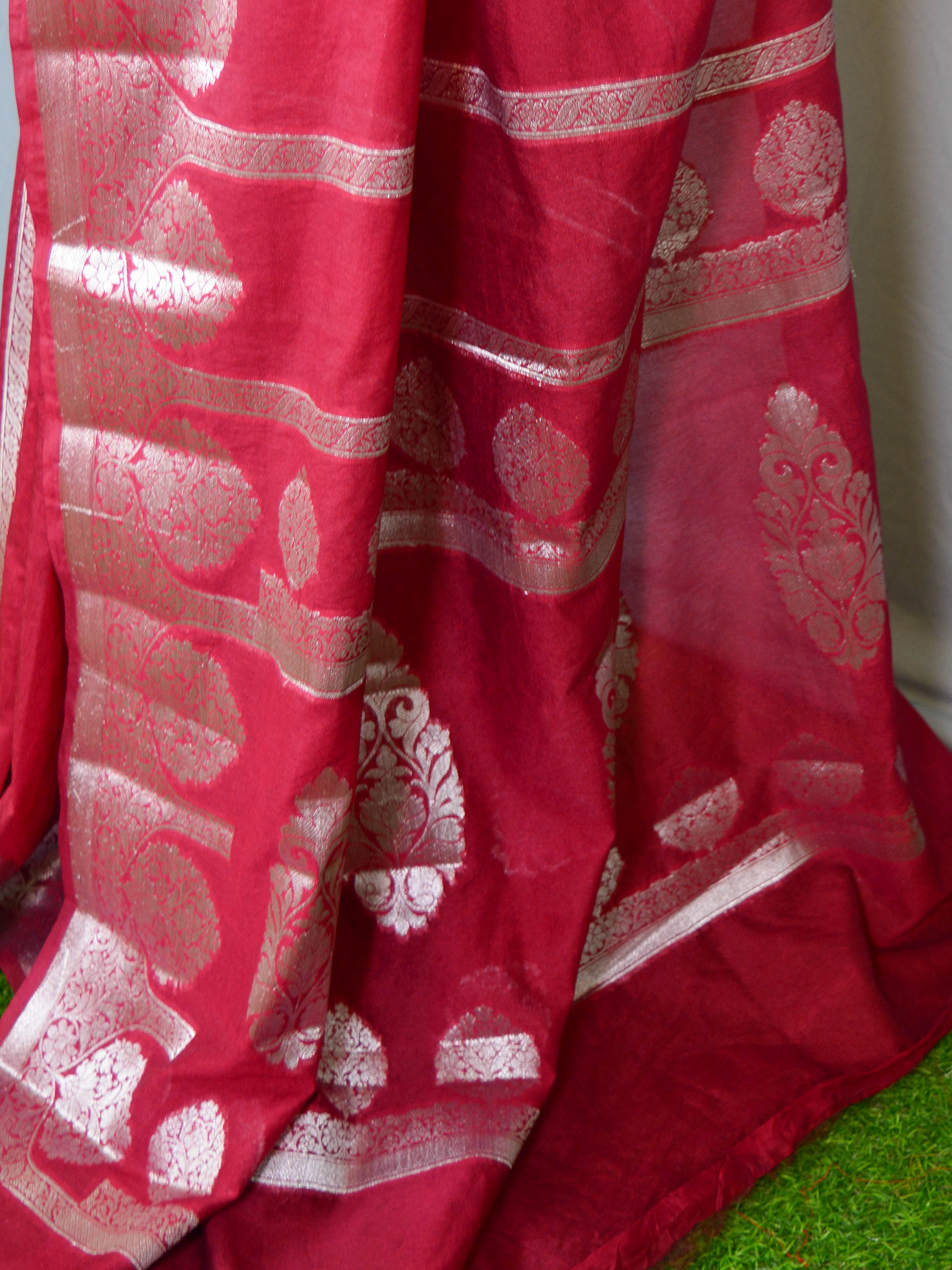 Banarasee Handwoven Semi-Chiffon Saree With Silver Zari Design & Contrast Blouse-Red