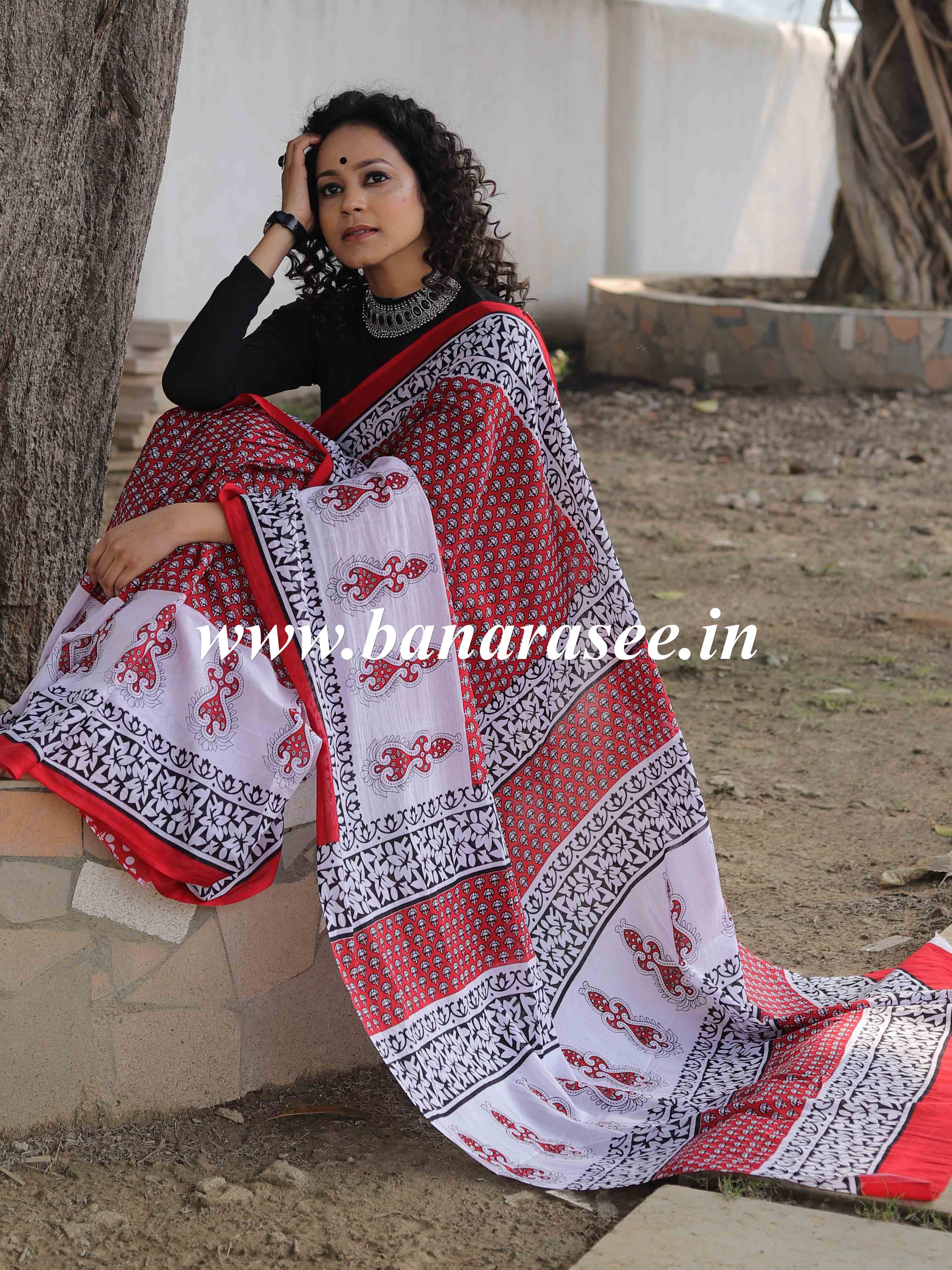 Handloom Mul Cotton Hand-block Print Saree-Red & White