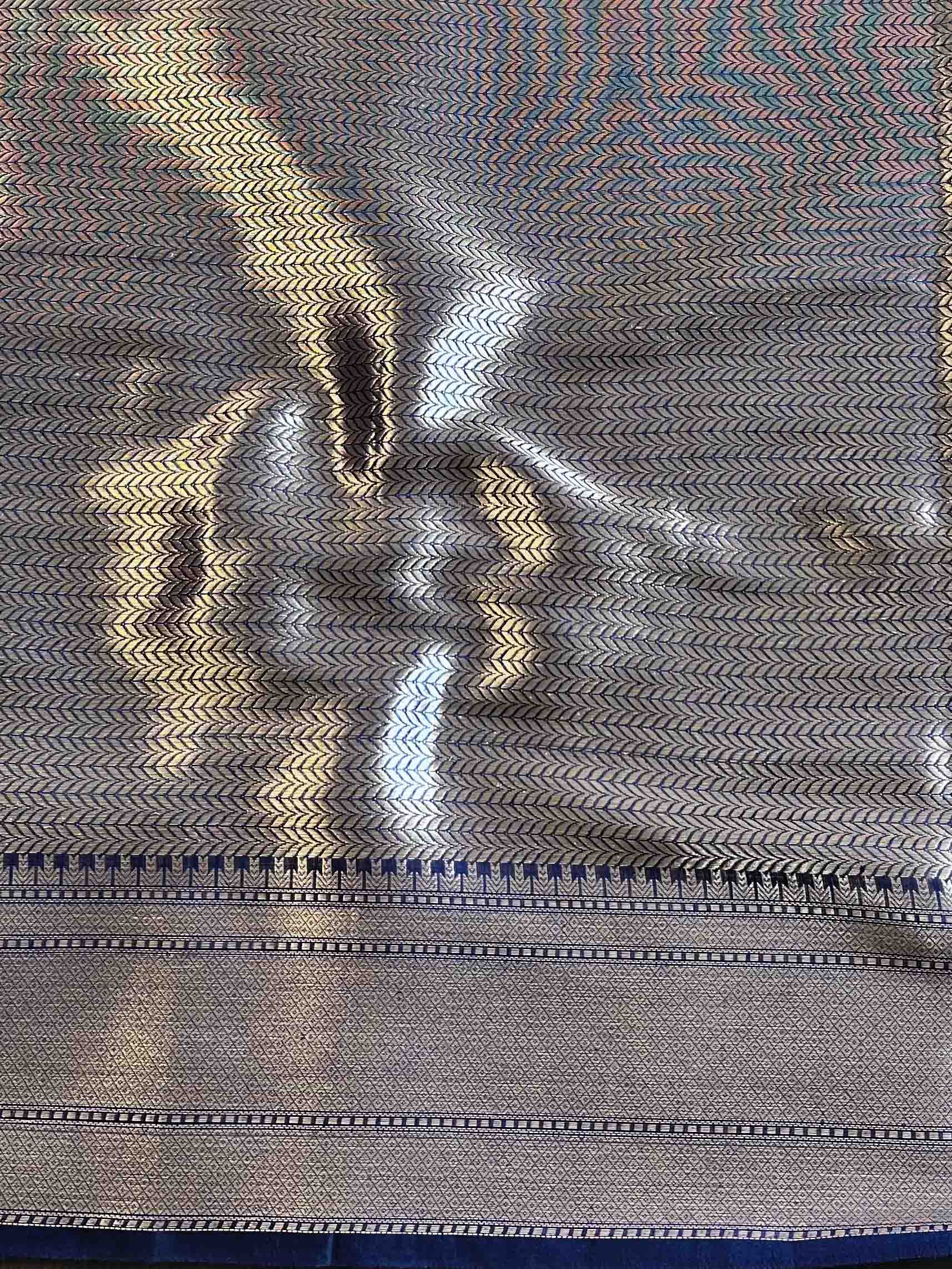 Banarasee Handwoven Silk Cotton Saree With Zari Buti & Border-Deep Blue