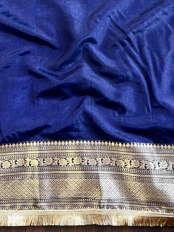Banarasee Handwoven Semi Silk Saree With Gold Zari Border & Lace-Pastel Green