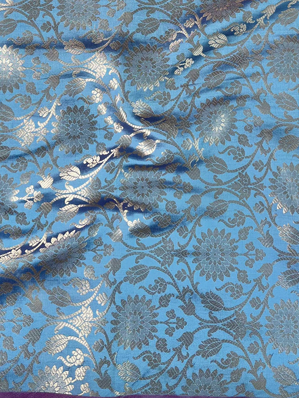 Banarasee Handwoven Mirror Work Crushed Tissue Saree With Lace With Contrast Blouse-Light Green