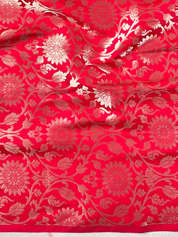 Banarasee Handwoven Mirror Work Crushed Tissue Saree With Border & Lace-Rust