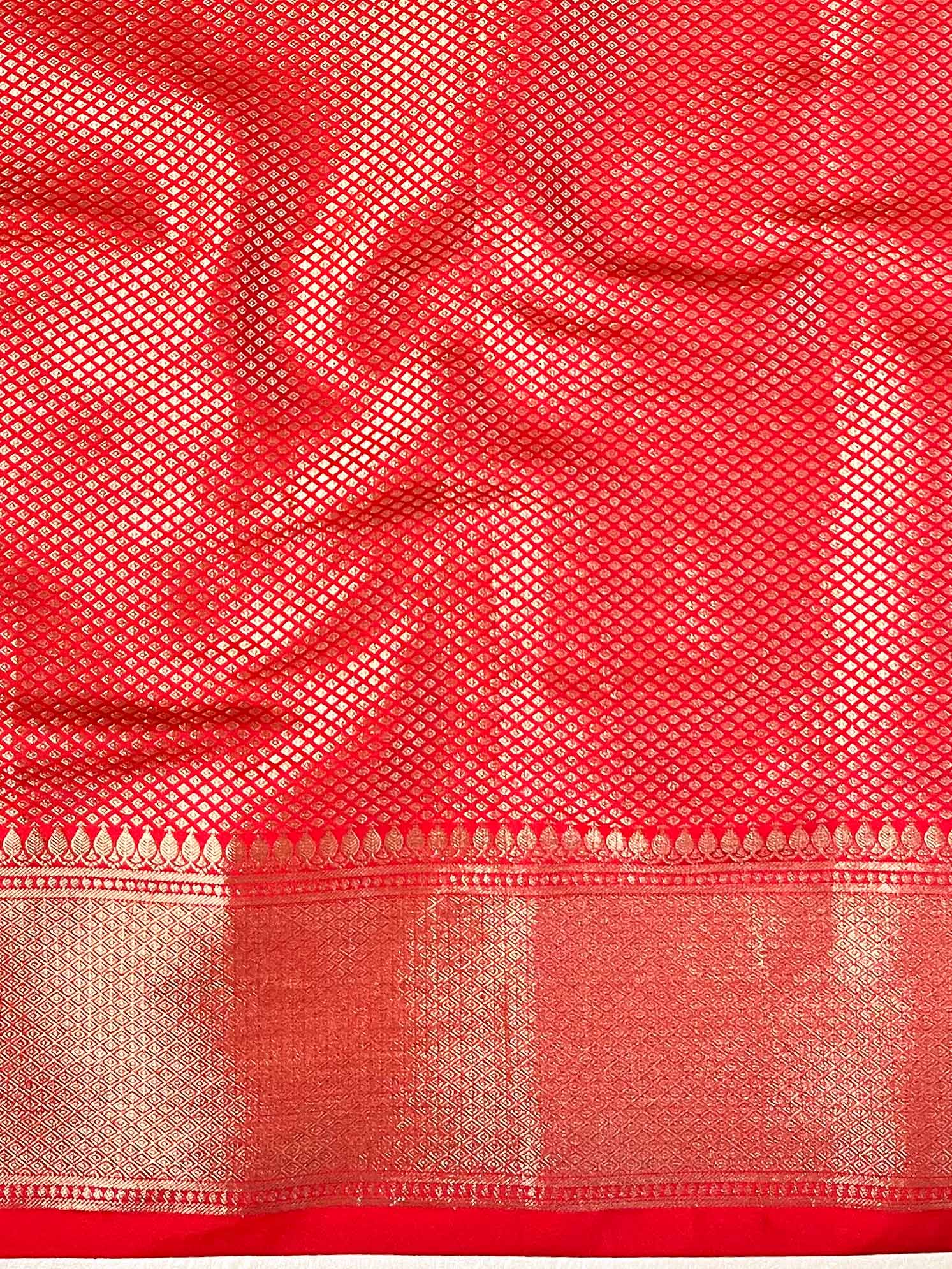 Banarasee Handwoven Semi Silk Saree With Zari Design & Lace-Red