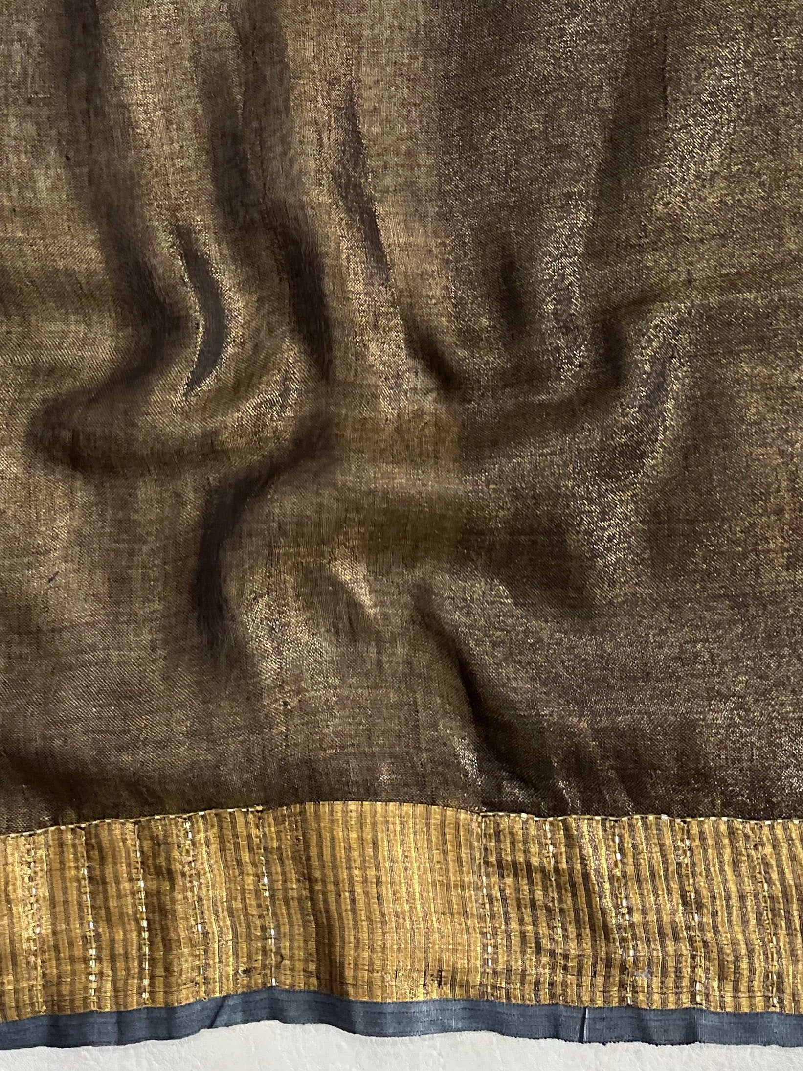 Banarasee Linen Tissue Metallic Shine Saree With Zari & Hand Embroidered Cutdana Work-Black (Gold Tone)