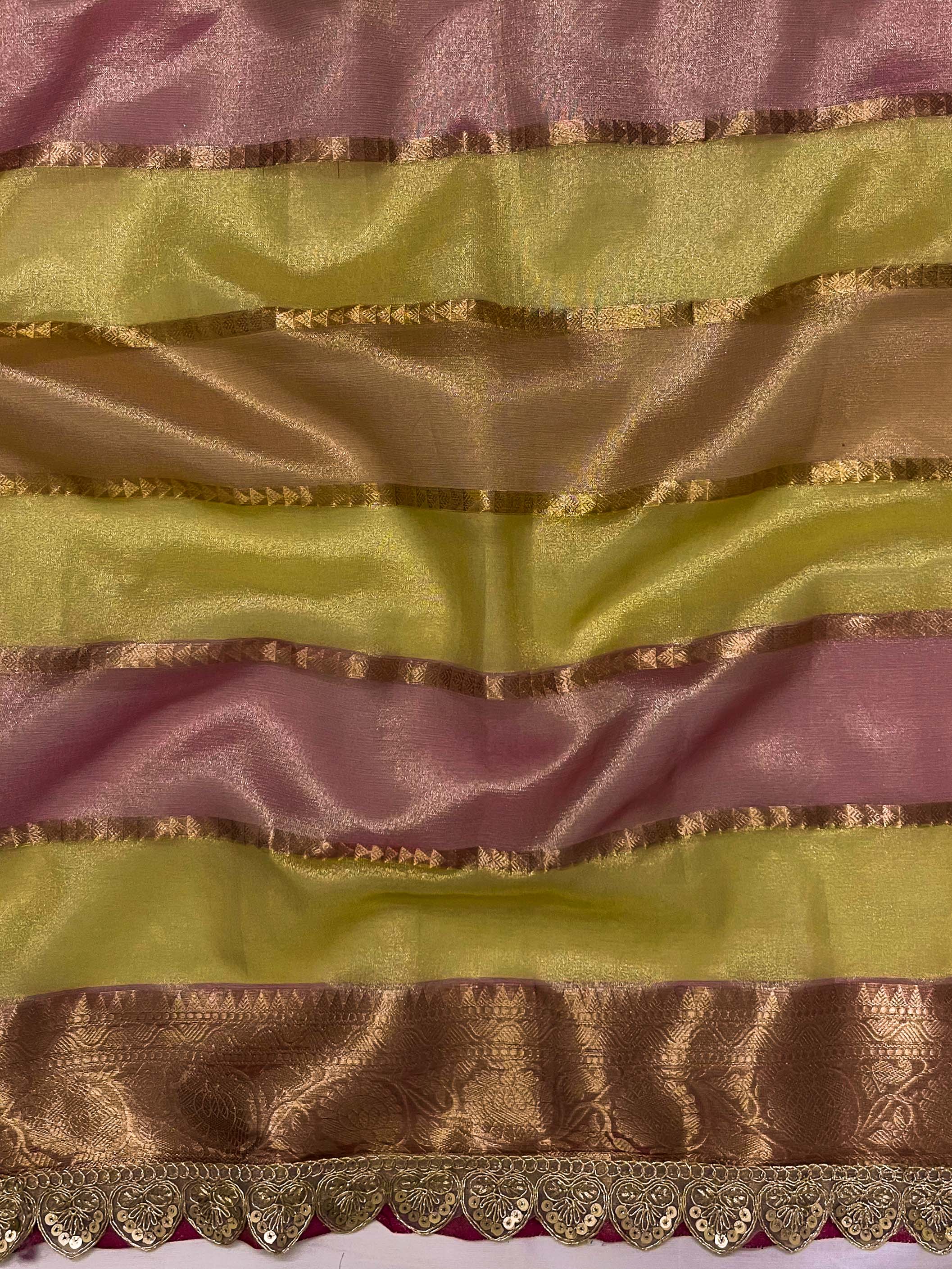 Banarasee Handwoven Crushed Tissue Saree With Zari Border & Lace-Multicolor