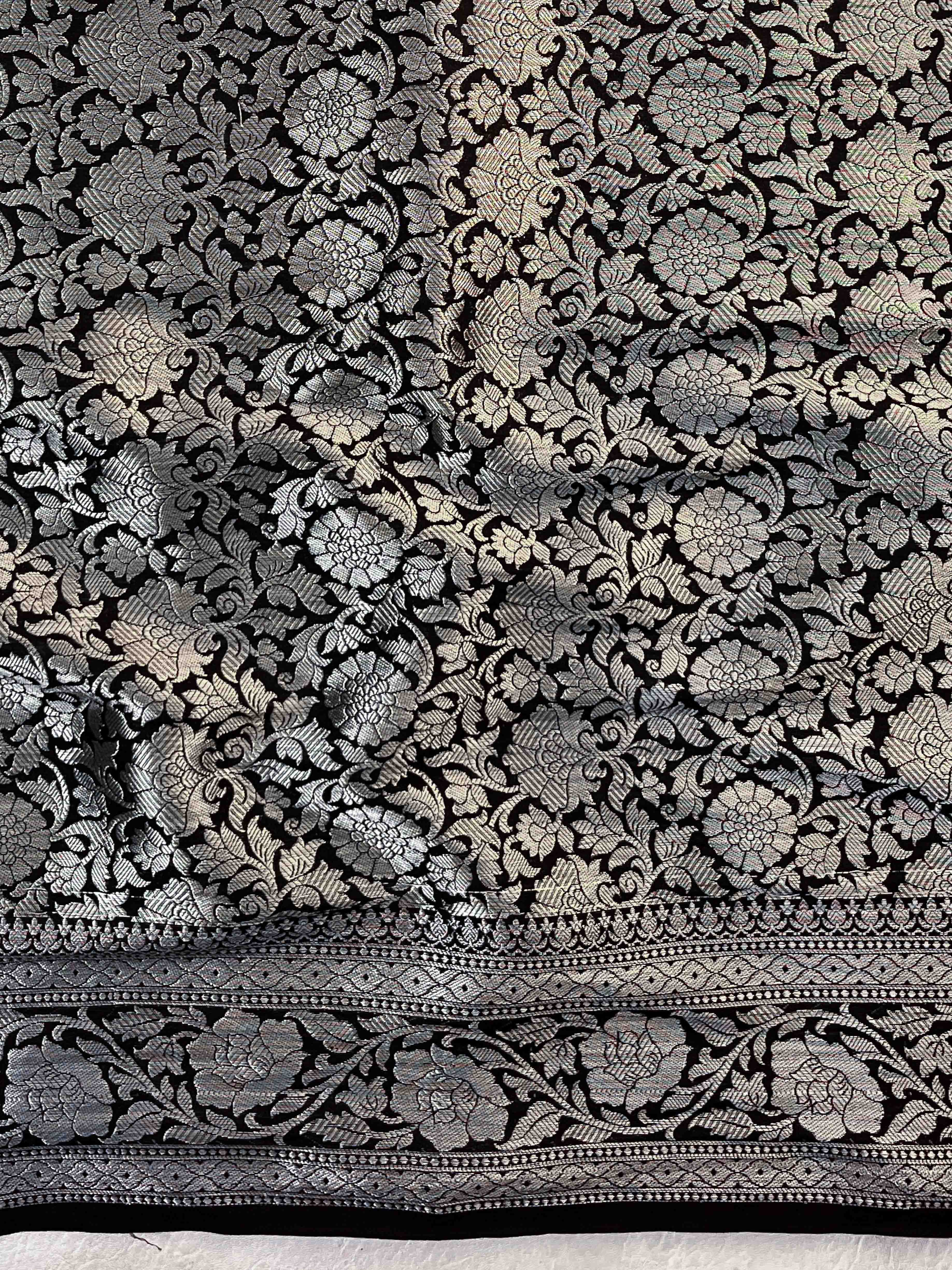 Banarasee Handloom Dual Color Plain Tissue Saree With Lace-Gold & Silver