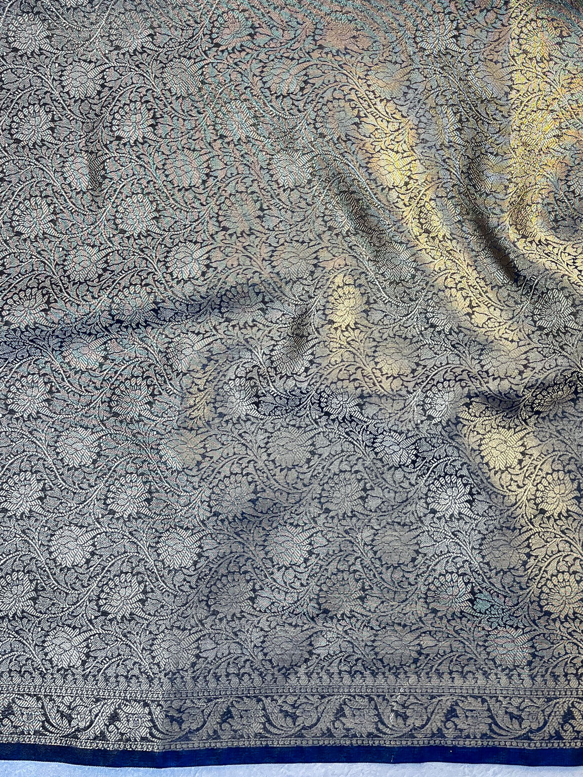 Banarasee Handloom Dual Tone Shimmer Tissue Saree With Buti Design Zari Border & Lace-Blue