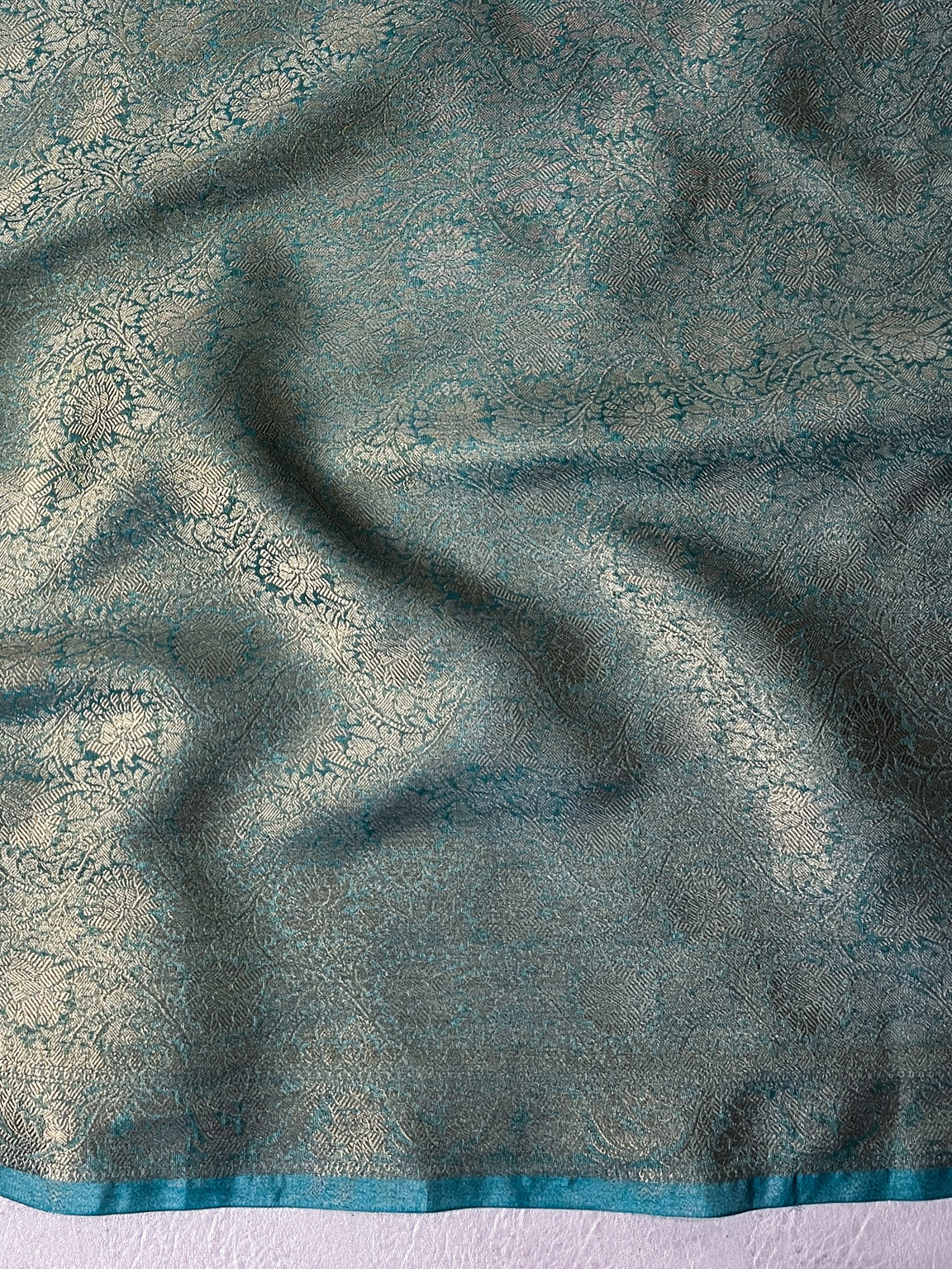 Banarasee Handloom Dual Tone Shimmer Tissue Saree With Buti Design Zari Border & Lace-Pastel Green