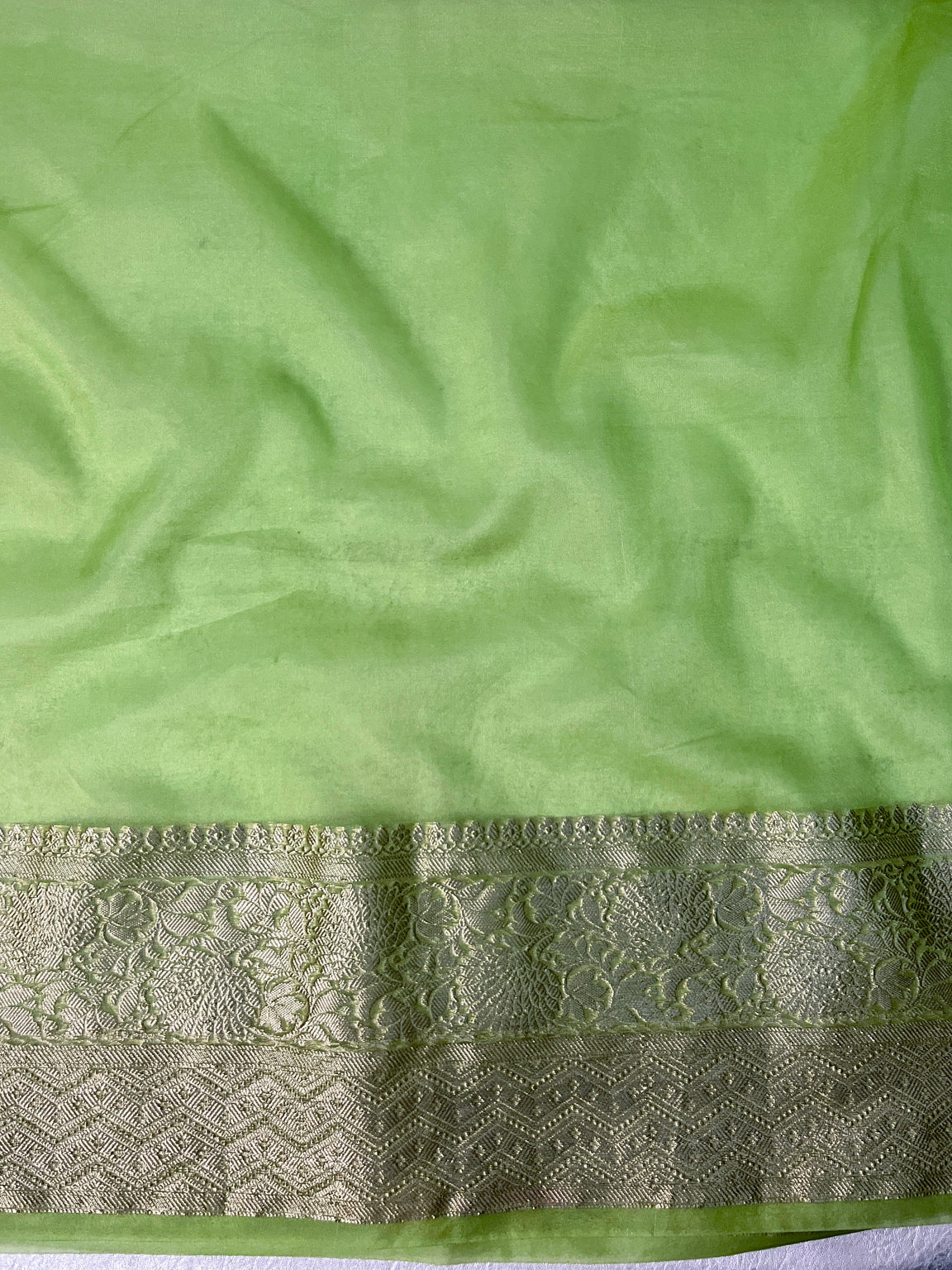 Banarasee Handloom Organza Mix Plain Saree With Zari Border & Lace-Lime Green