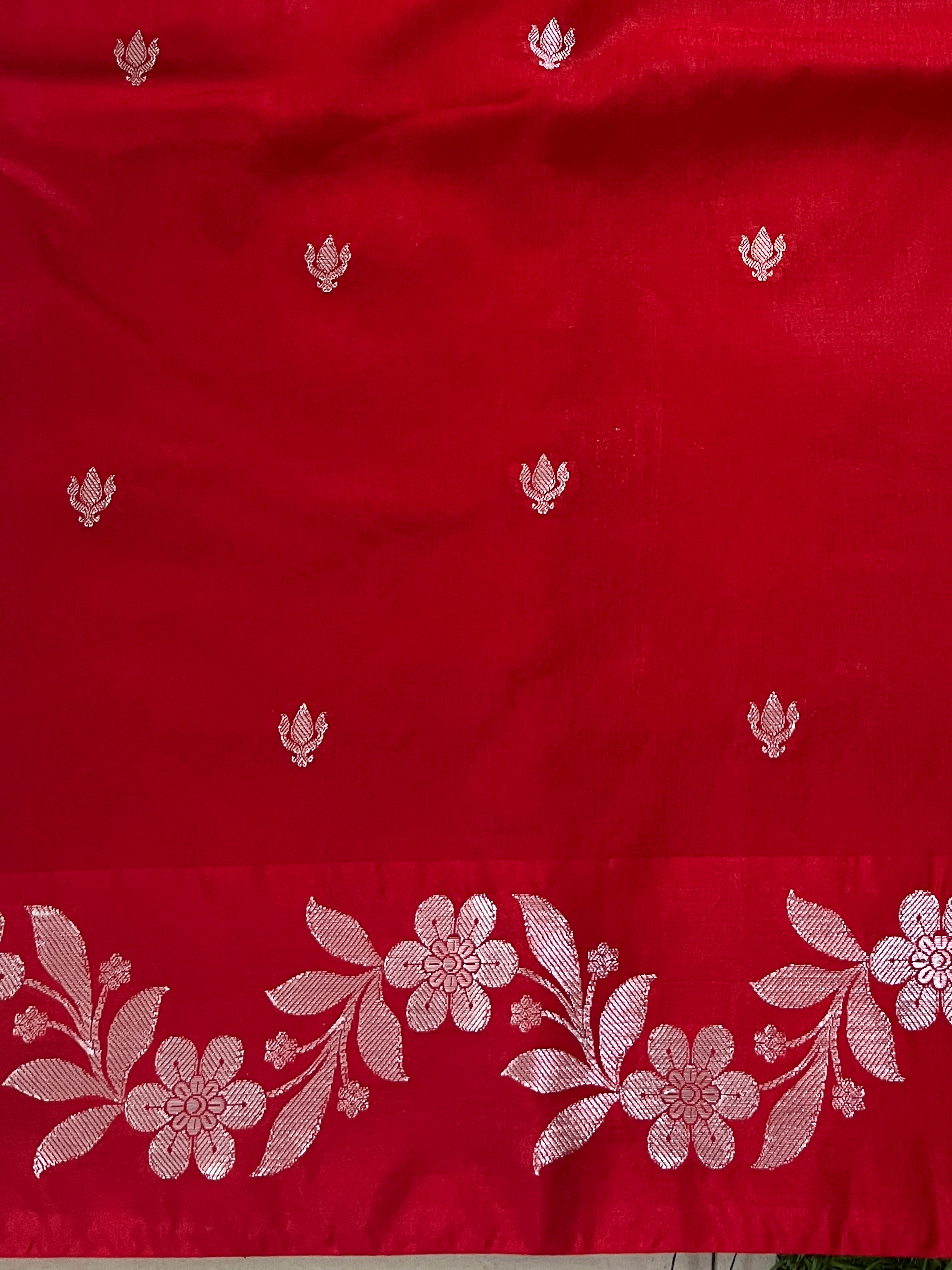 Banarasee Handloom Semi Silk Saree With Sona Rupa Zari Buti Design & Floral Border-Red