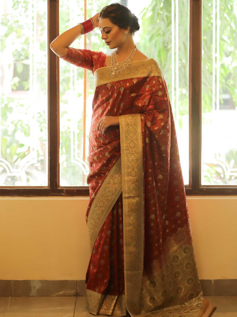 Banarasee Handwoven Semi-Katan Tanchoi Weaving Floral Border Saree-Red & White