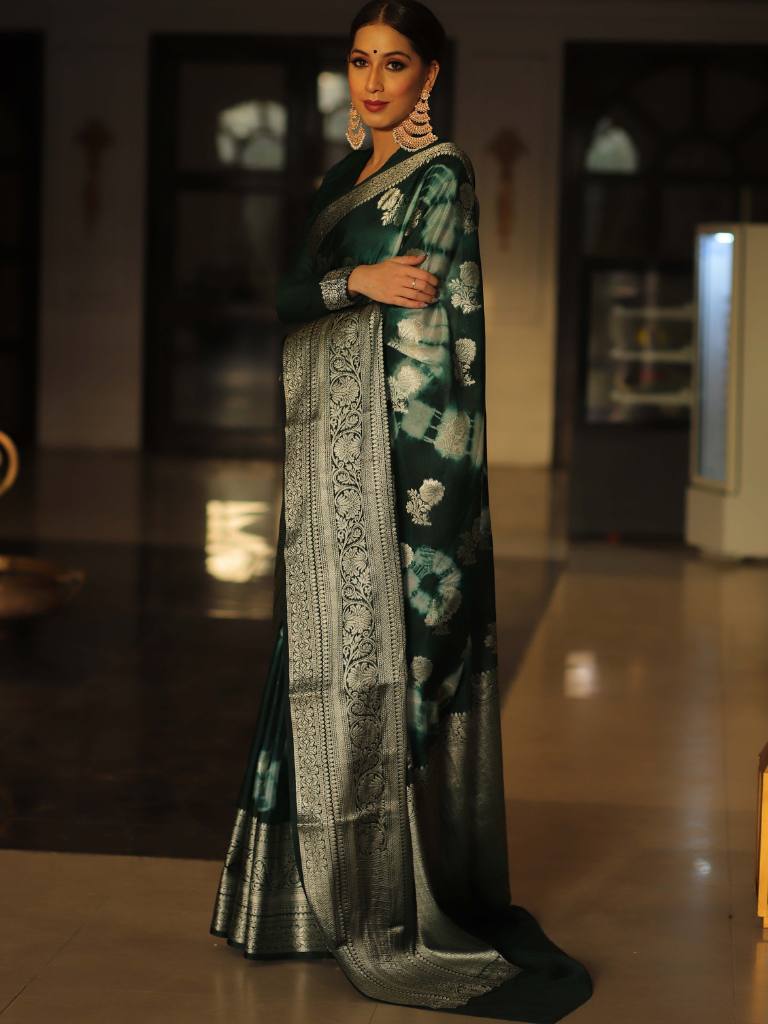 Banarasee Handwoven Soft Semi Silk Saree With Shibori Design-Green & White