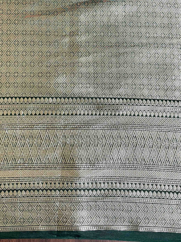 Banarasee Handwoven Soft Semi Silk Saree With Shibori Design-Green & White