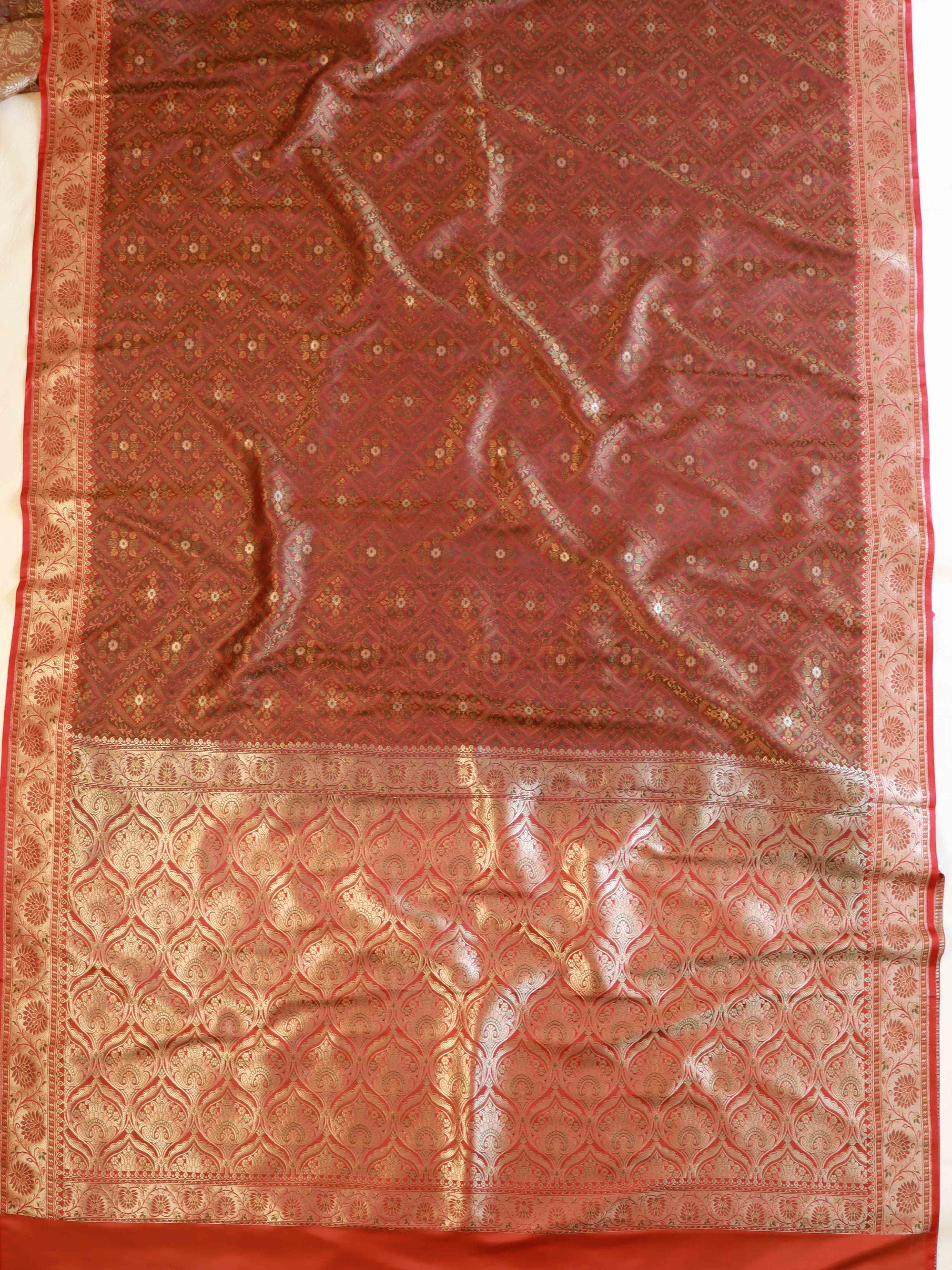 Banarasee Handwoven Semi-Katan Tanchoi Weaving Floral Border Saree-Red