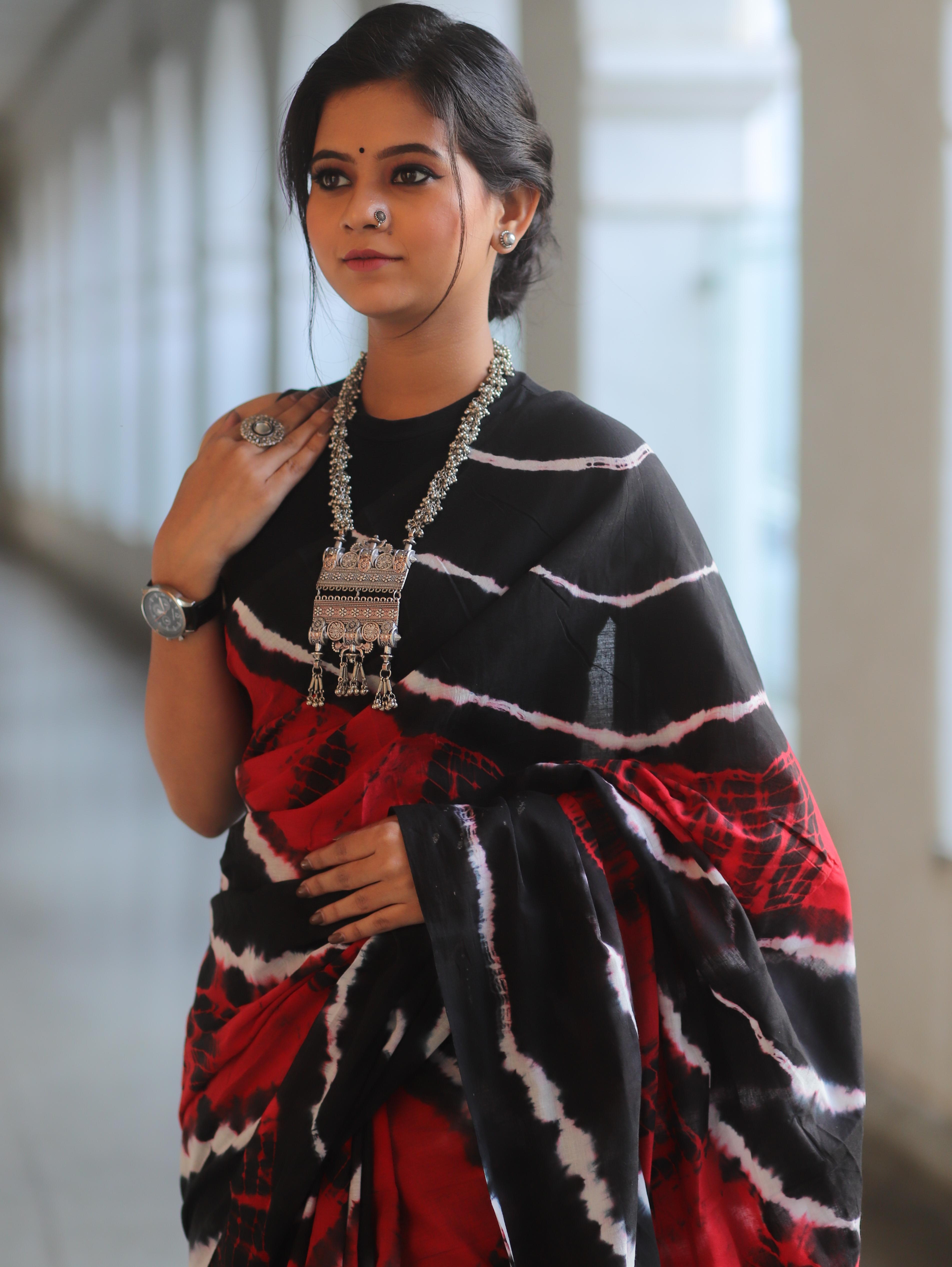 Handloom Mul Cotton Shibori Dyed Saree-Black & Red