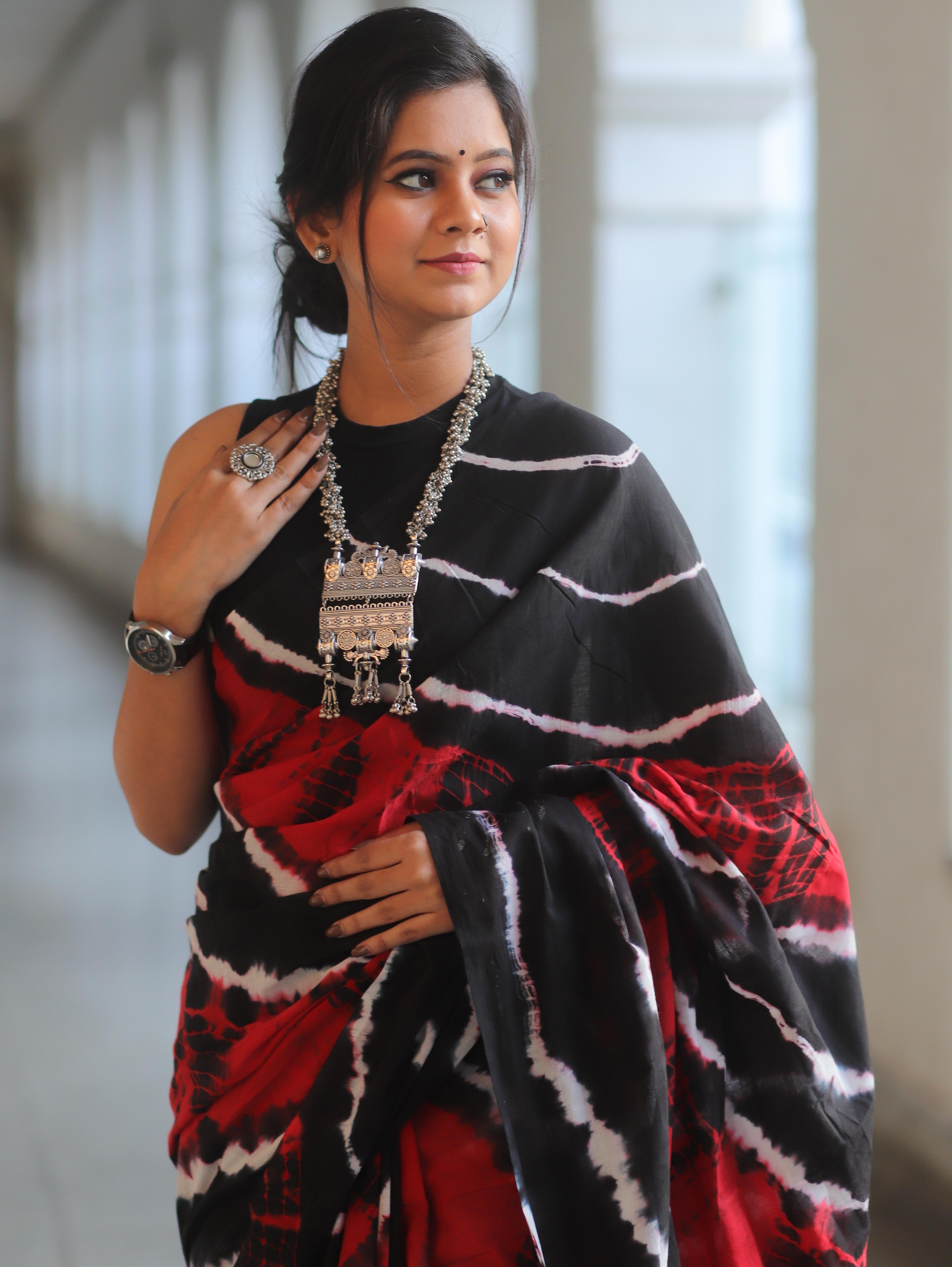 Handloom Mul Cotton Shibori Dyed Saree-Black & Red