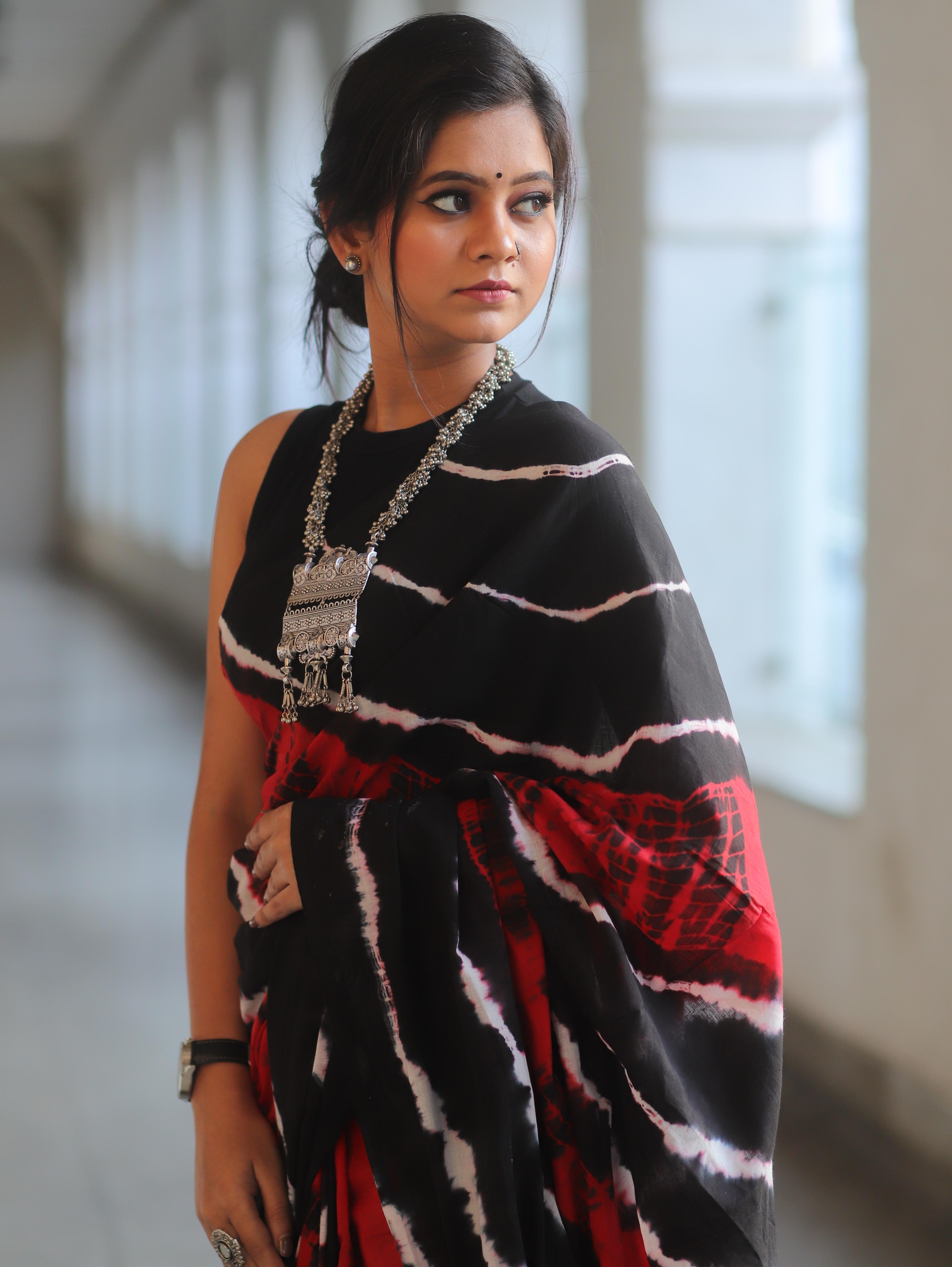 Handloom Mul Cotton Shibori Dyed Saree-Black & Red