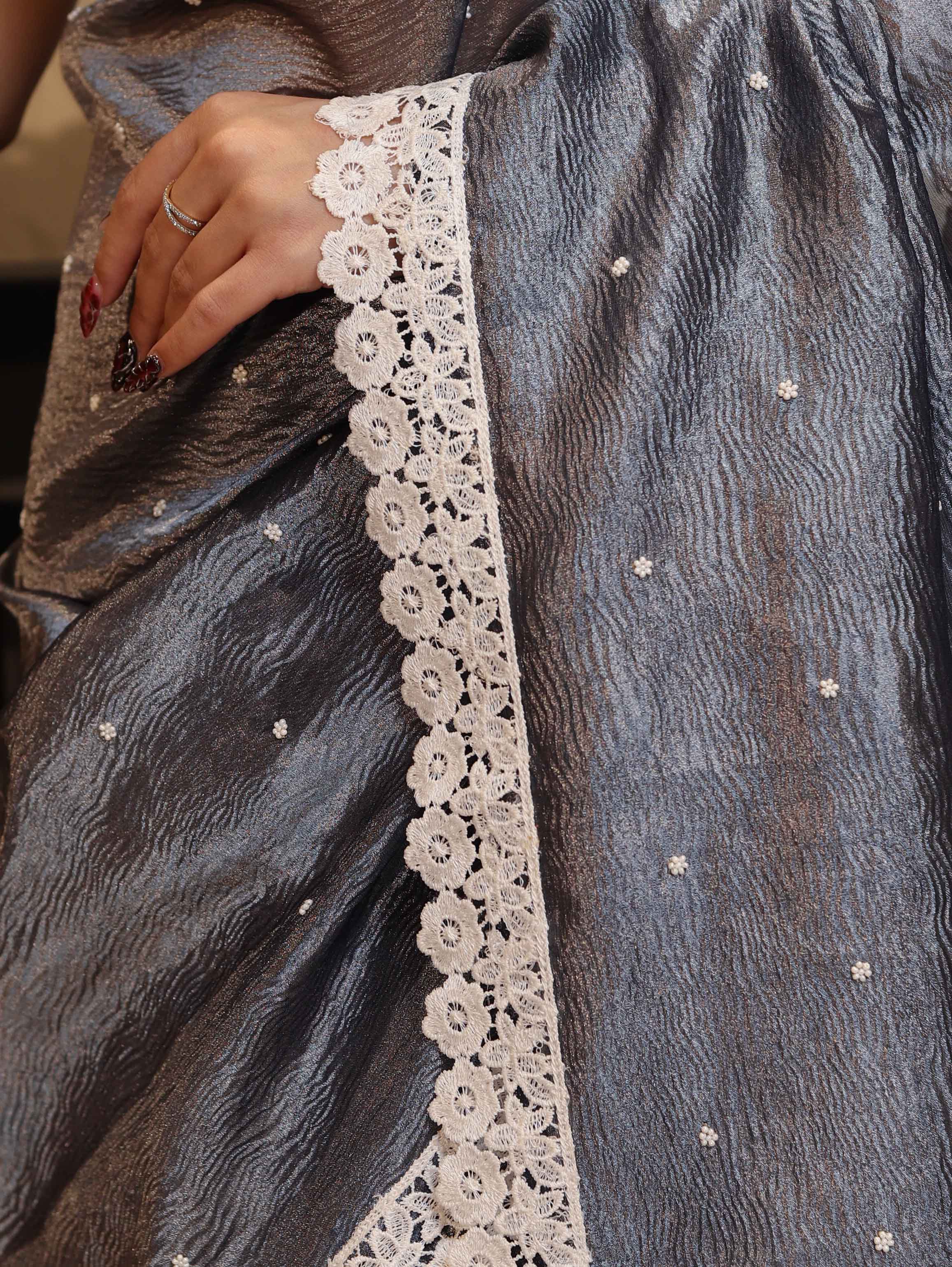 Banarasee Handwoven Crushed Tissue Saree With Buti Design & Lace-Grey