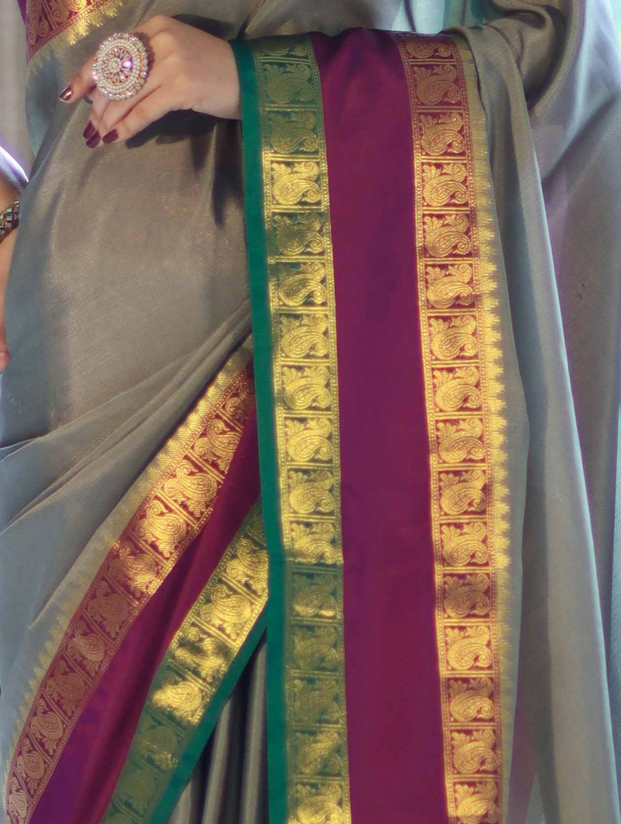 Banarasee Handloom Plain Semi Silk Saree With Contrast Temple Border-Grey
