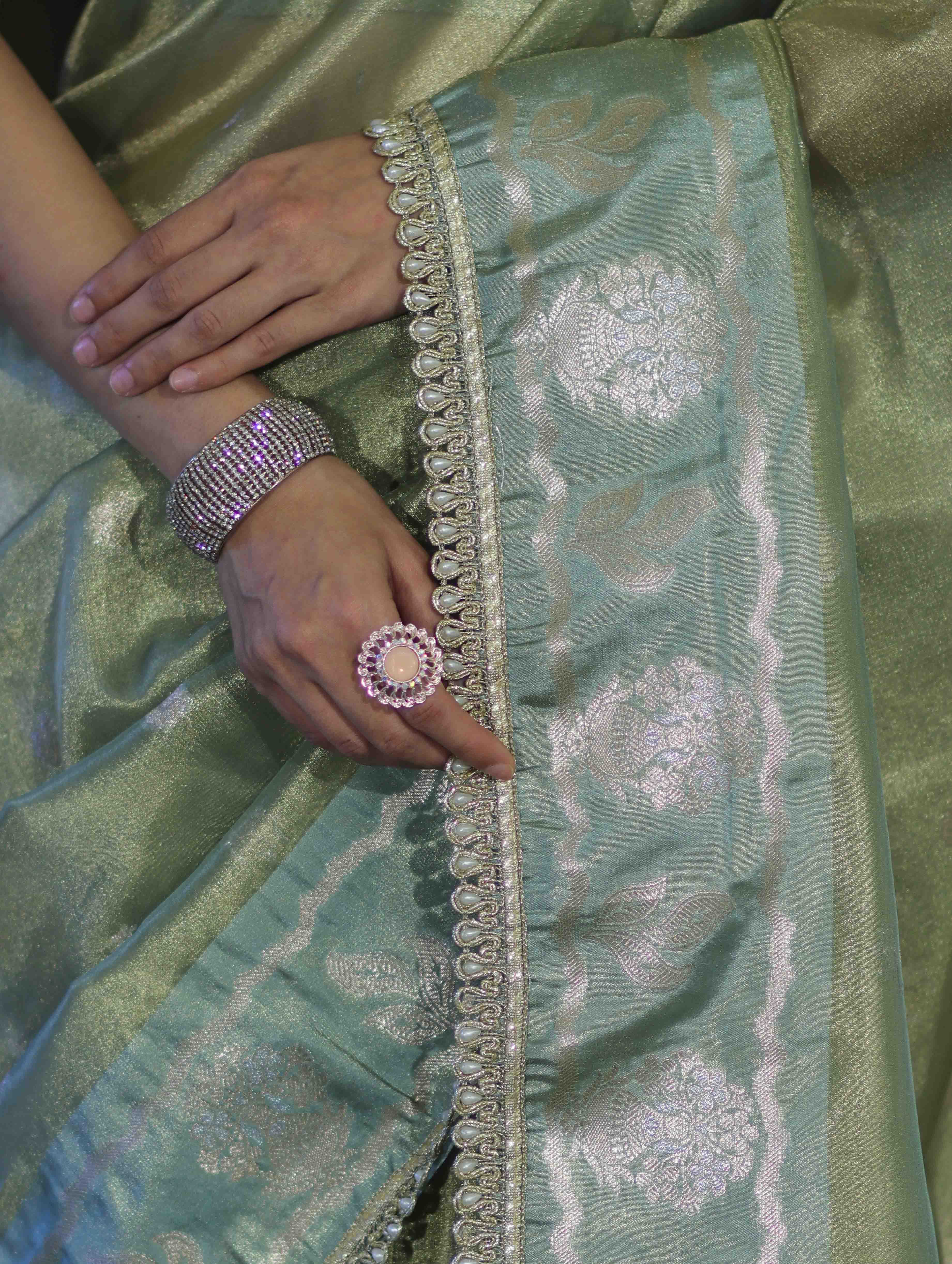 Banarasee Handloom Tissue Saree With Buti Design Contrast Border & Lace-Light Green