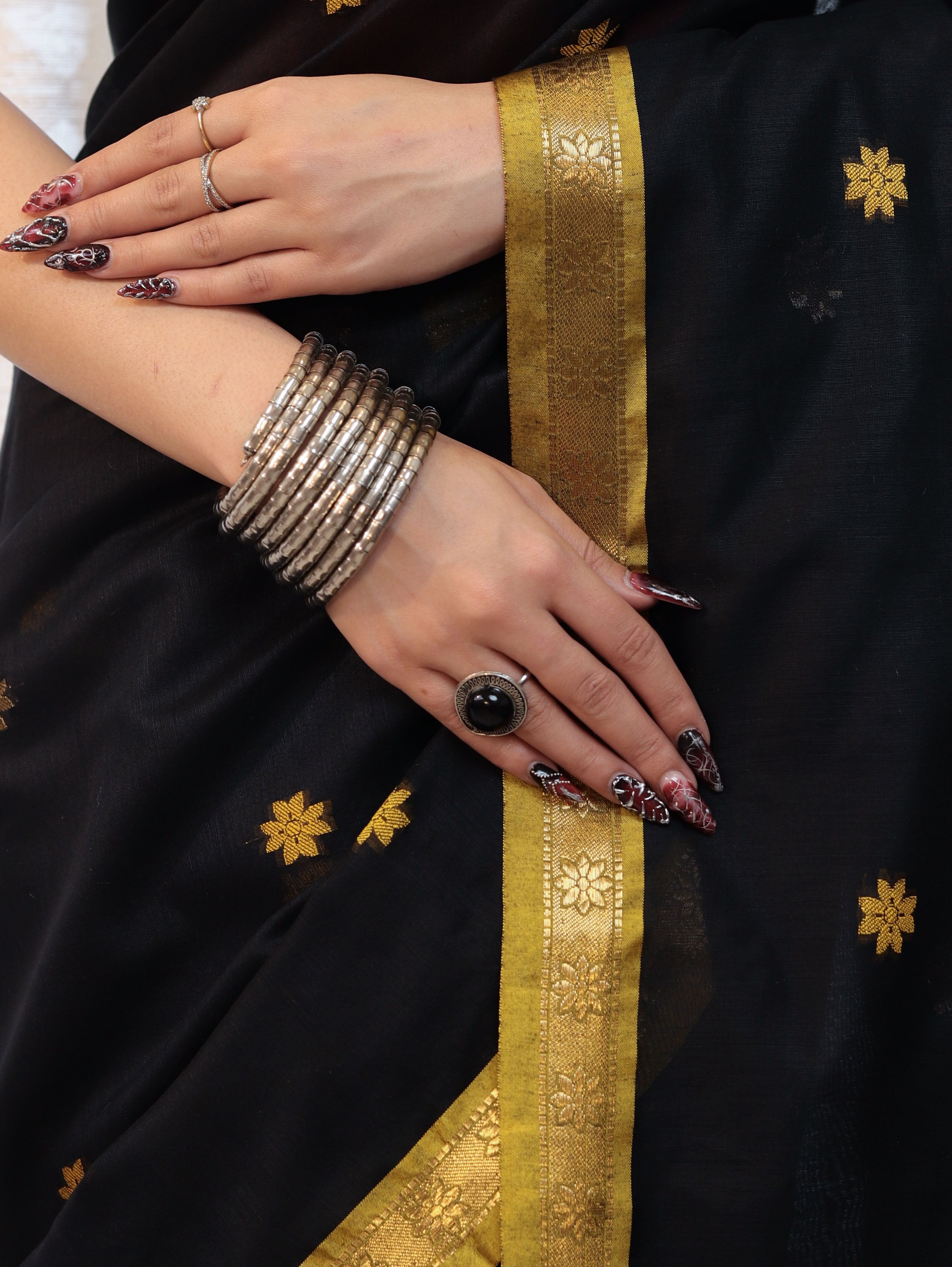 Banarasee Handloom Cotton Silk Saree With Buti Design & Contrast Pallu-Black & Maroon