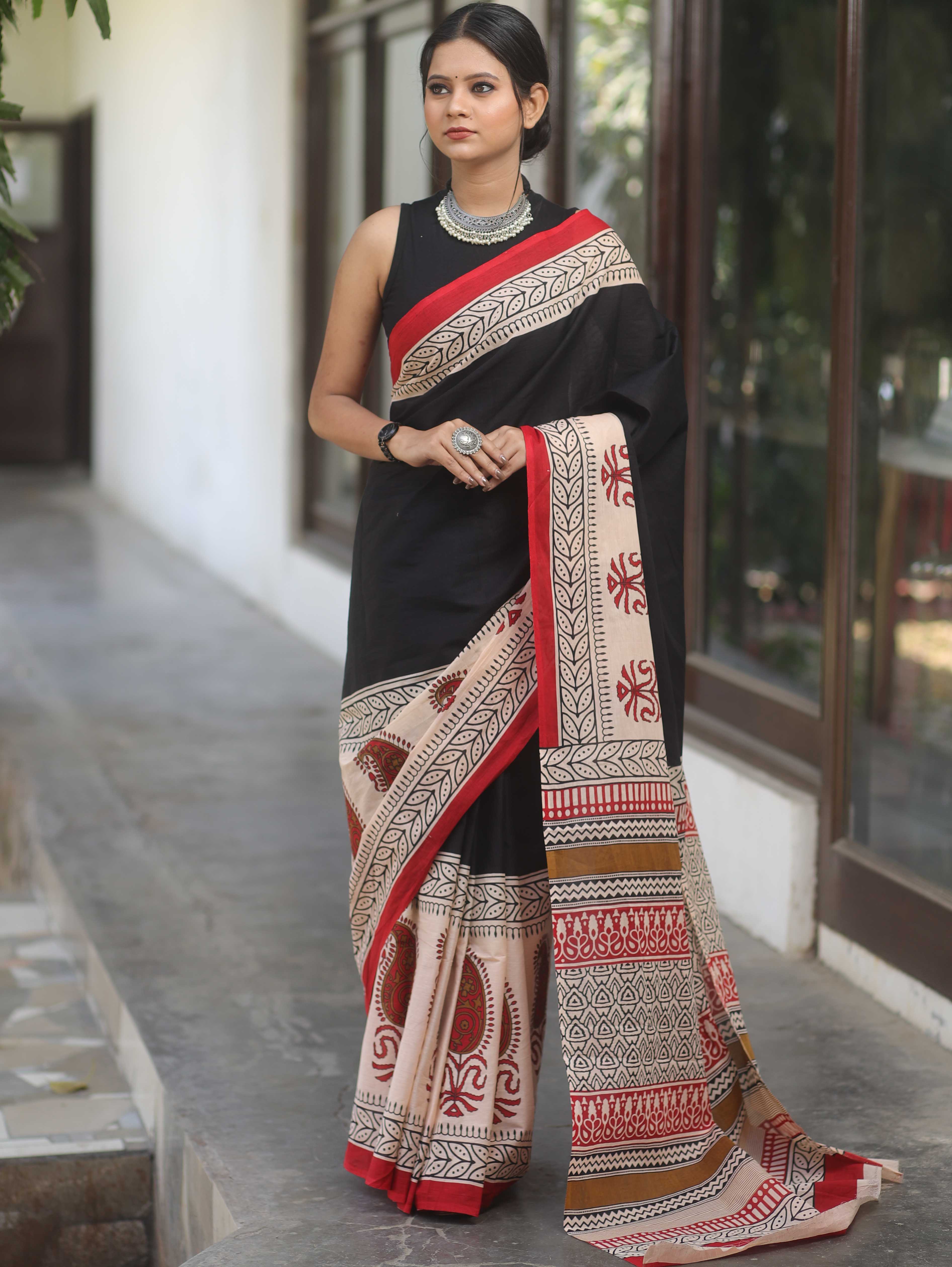 Handloom Mul Cotton Hand-Block Print Saree-Black