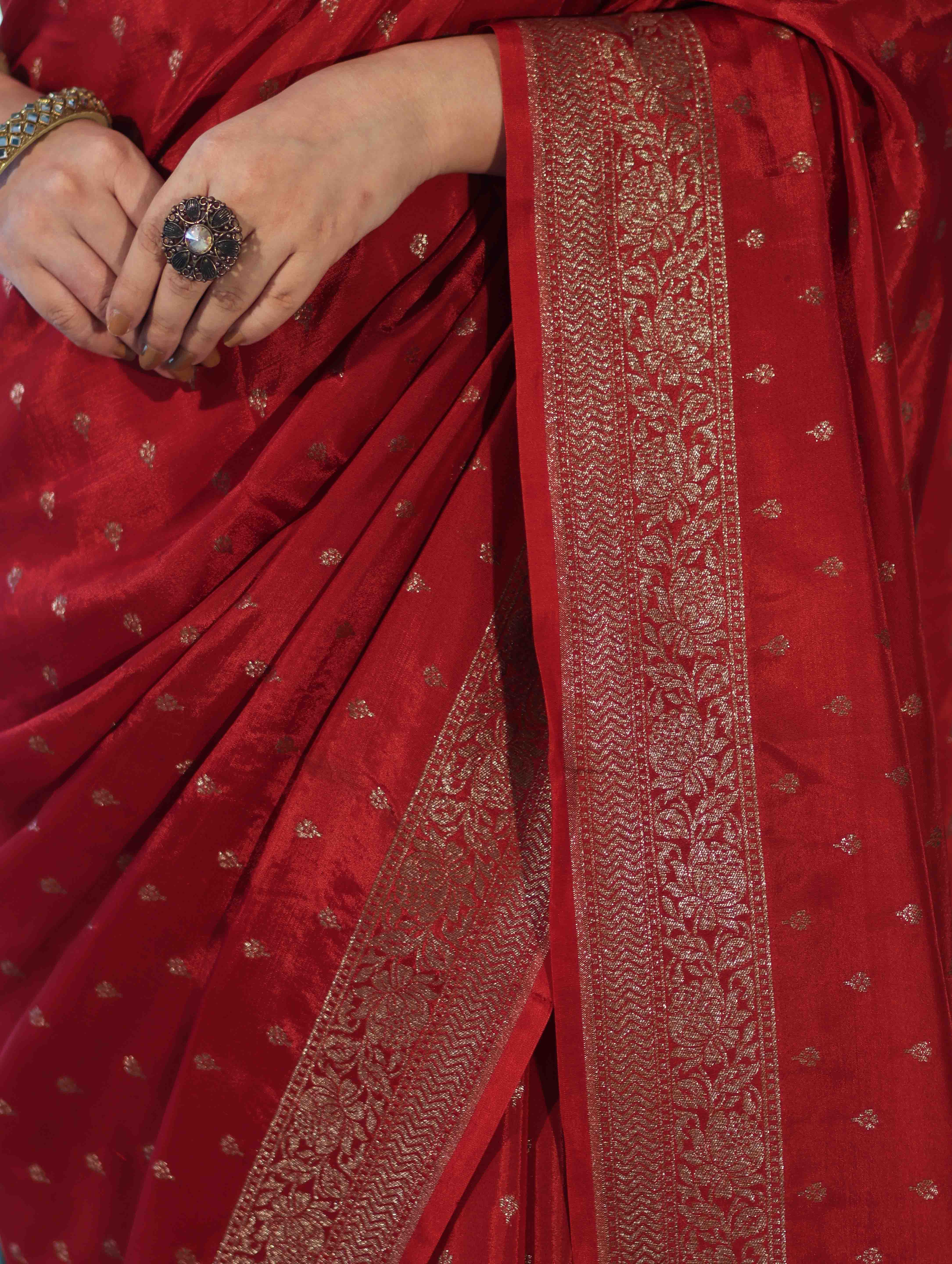 Banarasee Handloom Soft Silk Saree With Antique Zari Buti Design & Border-Maroon