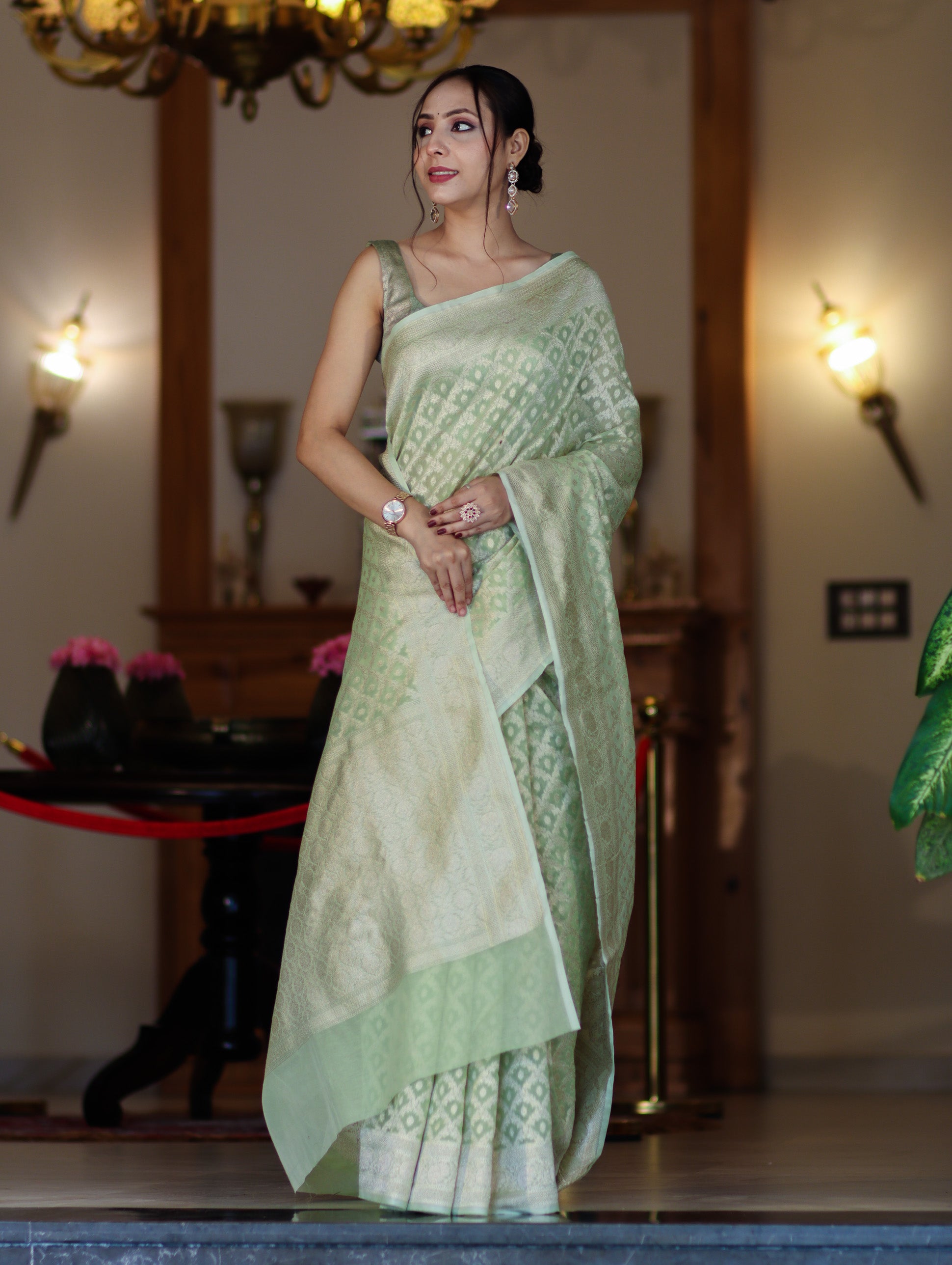 Banarasee Handloom Pure Cotton Silk Saree With Zari Jaal Design-Light Green