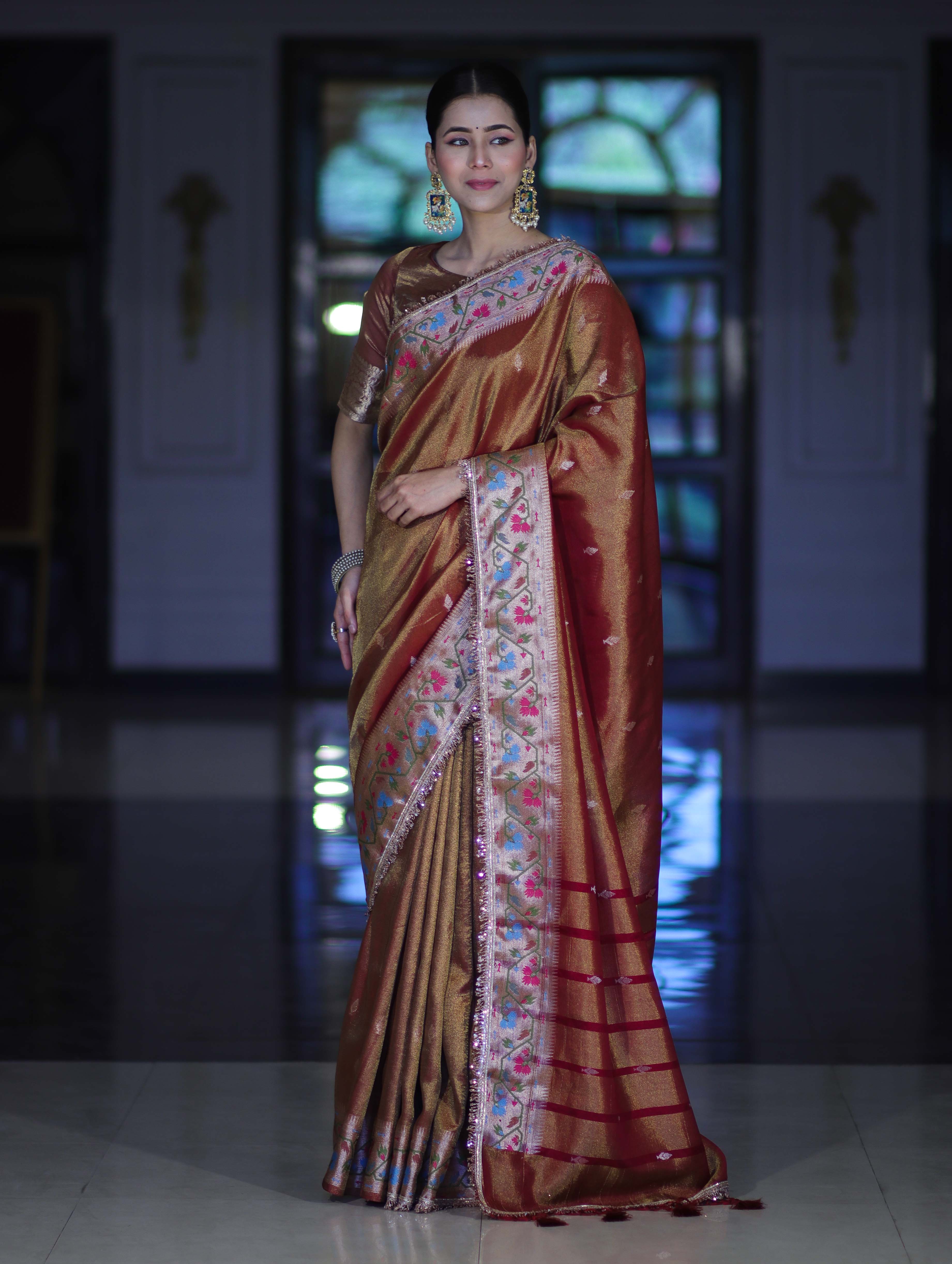 Banarasee Handloom Dual Tone Shimmer Silk Saree With Buti Design & Lace Border-Earthy Brown
