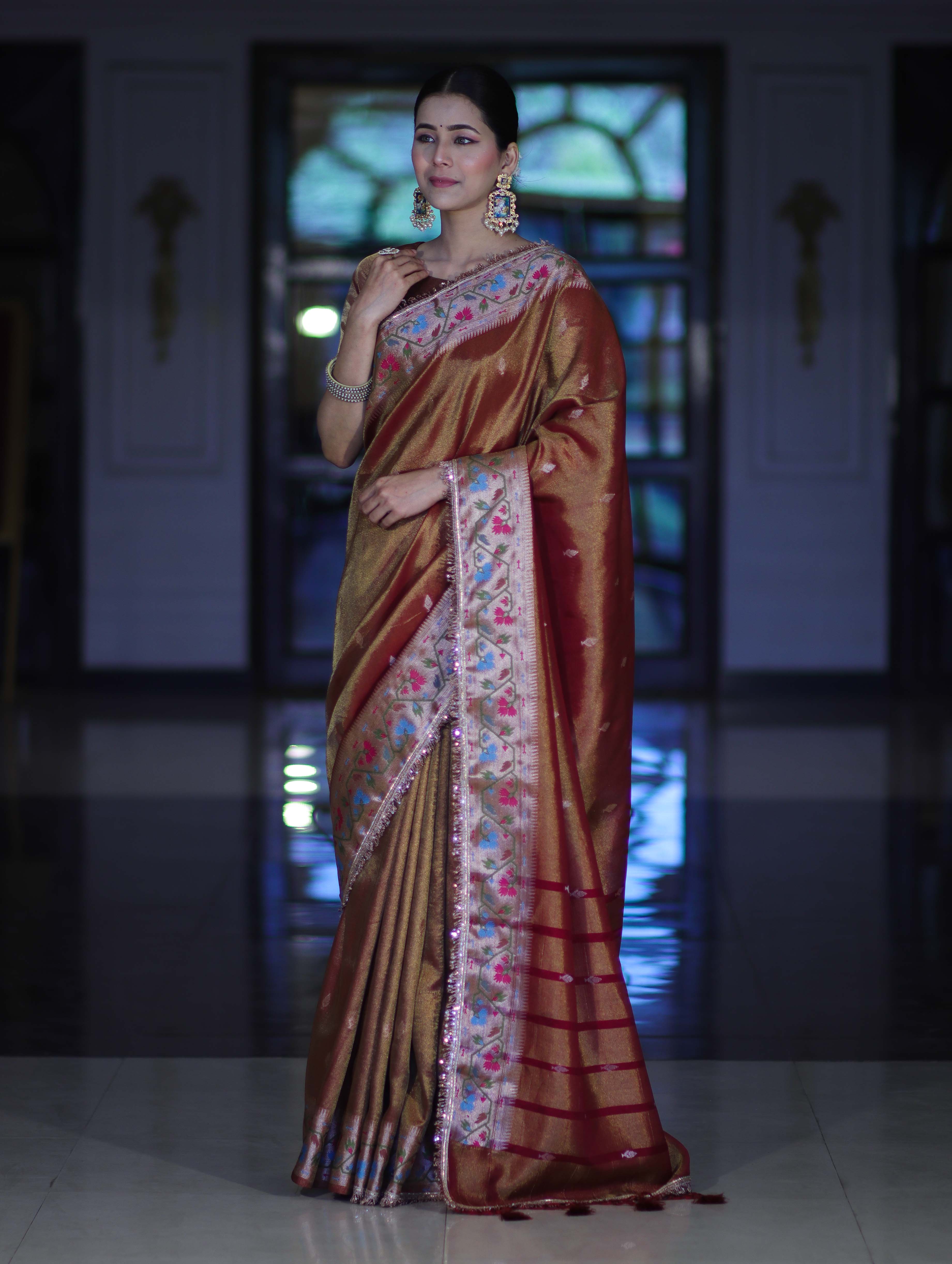 Banarasee Handloom Dual Tone Shimmer Silk Saree With Buti Design & Lace Border-Earthy Brown