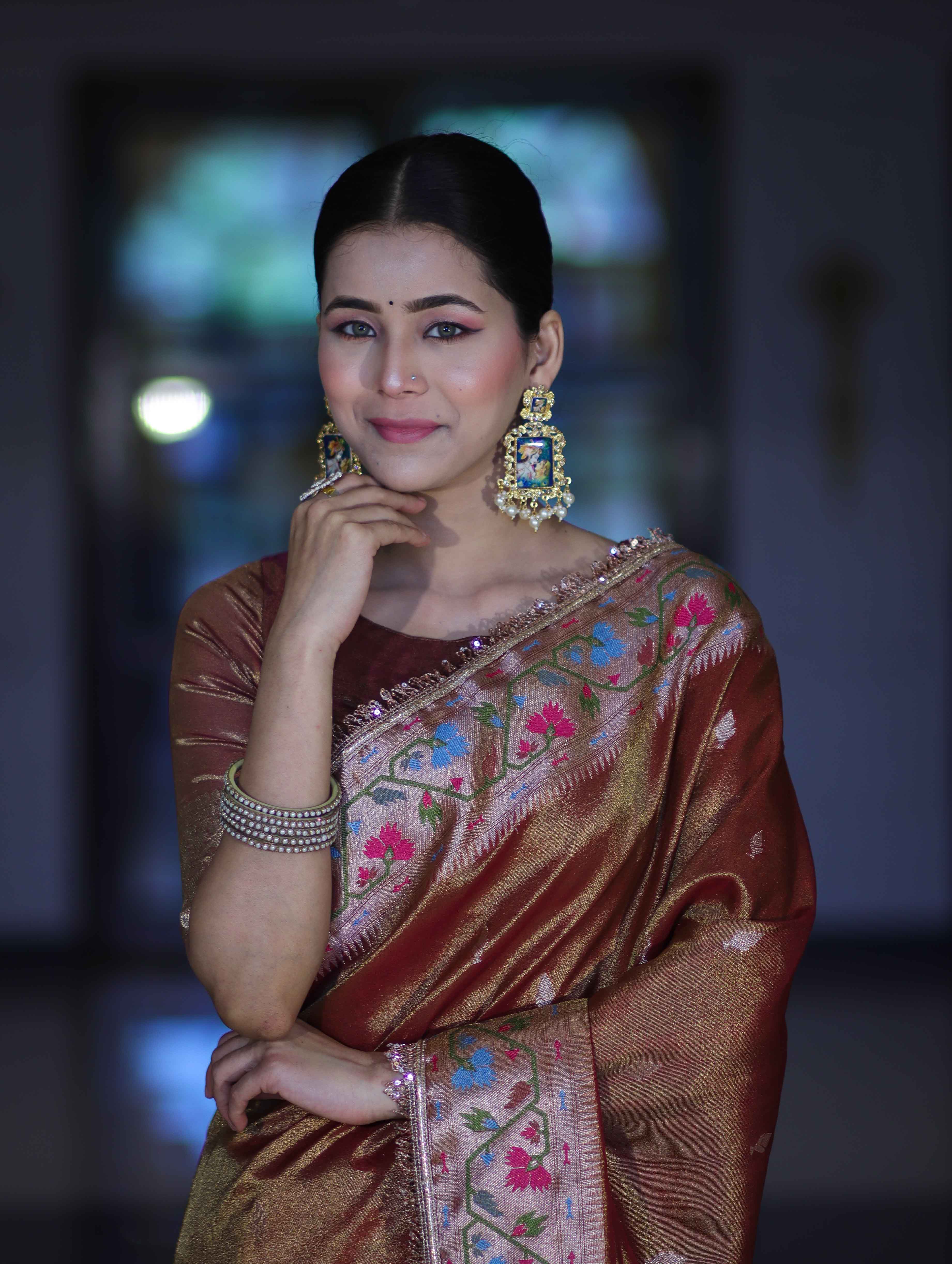 Banarasee Handloom Dual Tone Shimmer Silk Saree With Buti Design & Lace Border-Earthy Brown