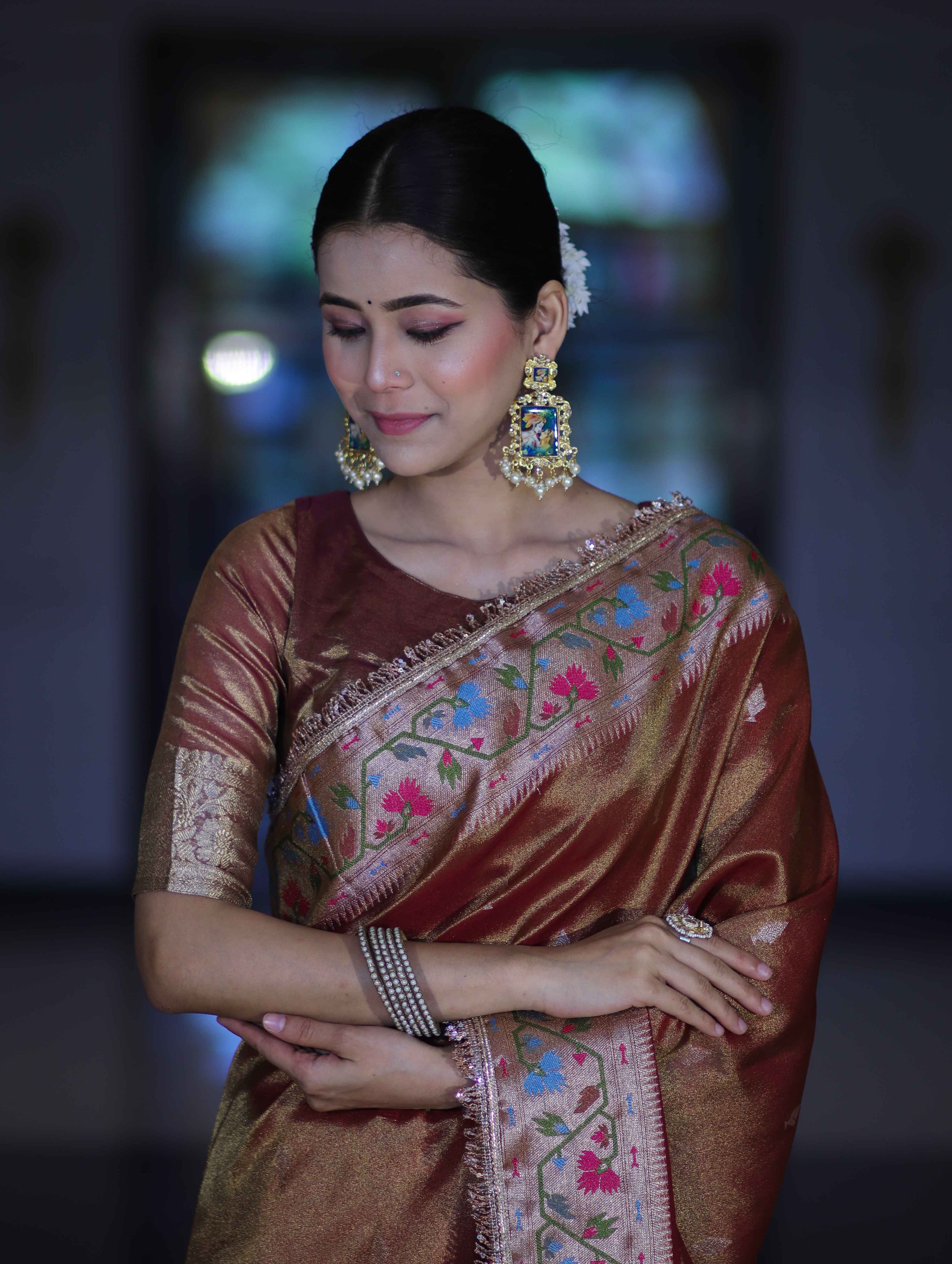 Banarasee Handloom Dual Tone Shimmer Silk Saree With Buti Design & Lace Border-Earthy Brown