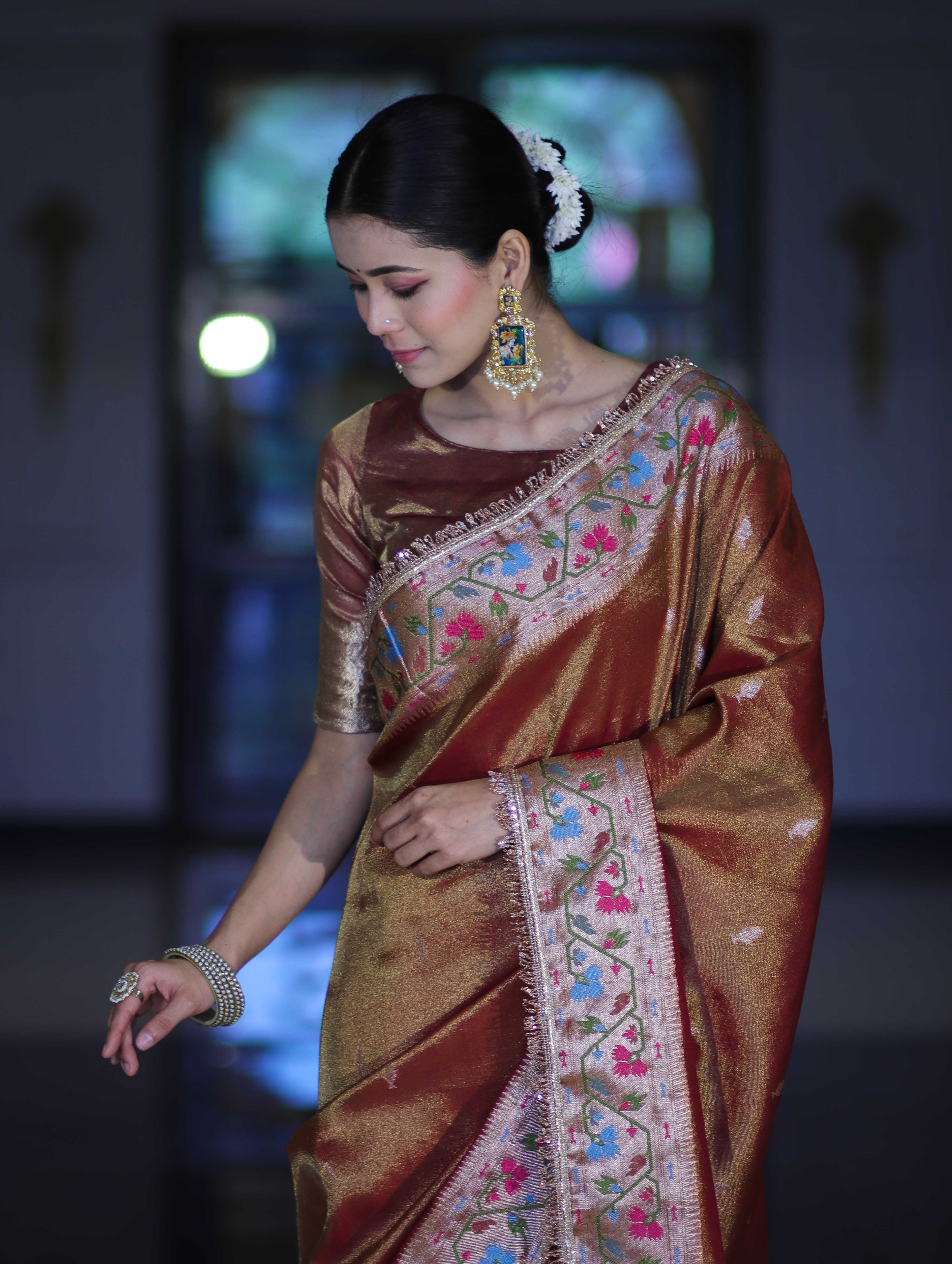 Banarasee Handloom Dual Tone Shimmer Silk Saree With Buti Design & Lace Border-Earthy Brown