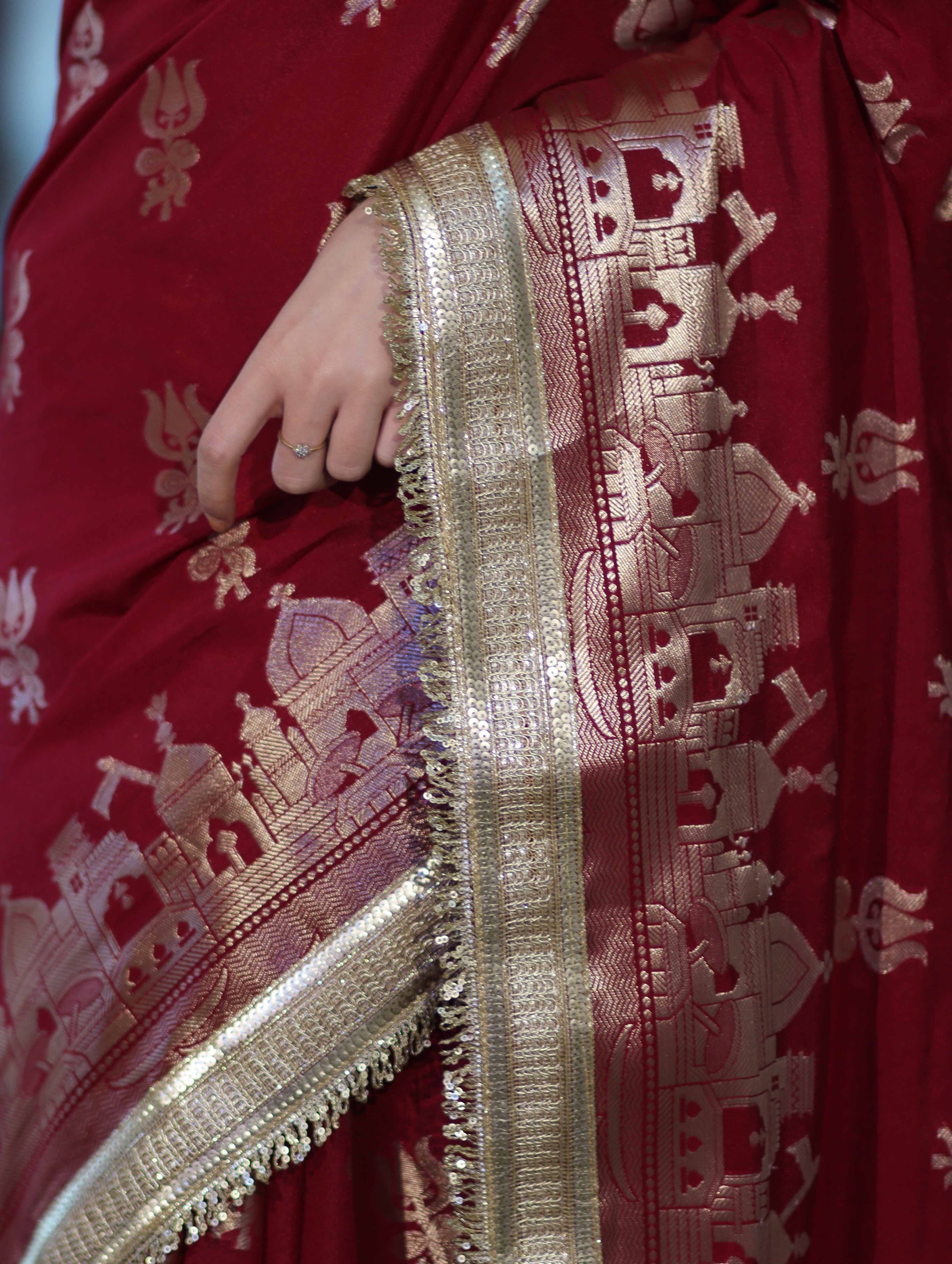 Banarasee Handloom Soft Silk Saree With Trishul Design Ganga Ghat Border & Lace-Maroon