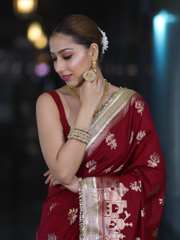 Banarasee Handloom Soft Silk Saree With Trishul Design Ganga Ghat Border & Lace-Maroon