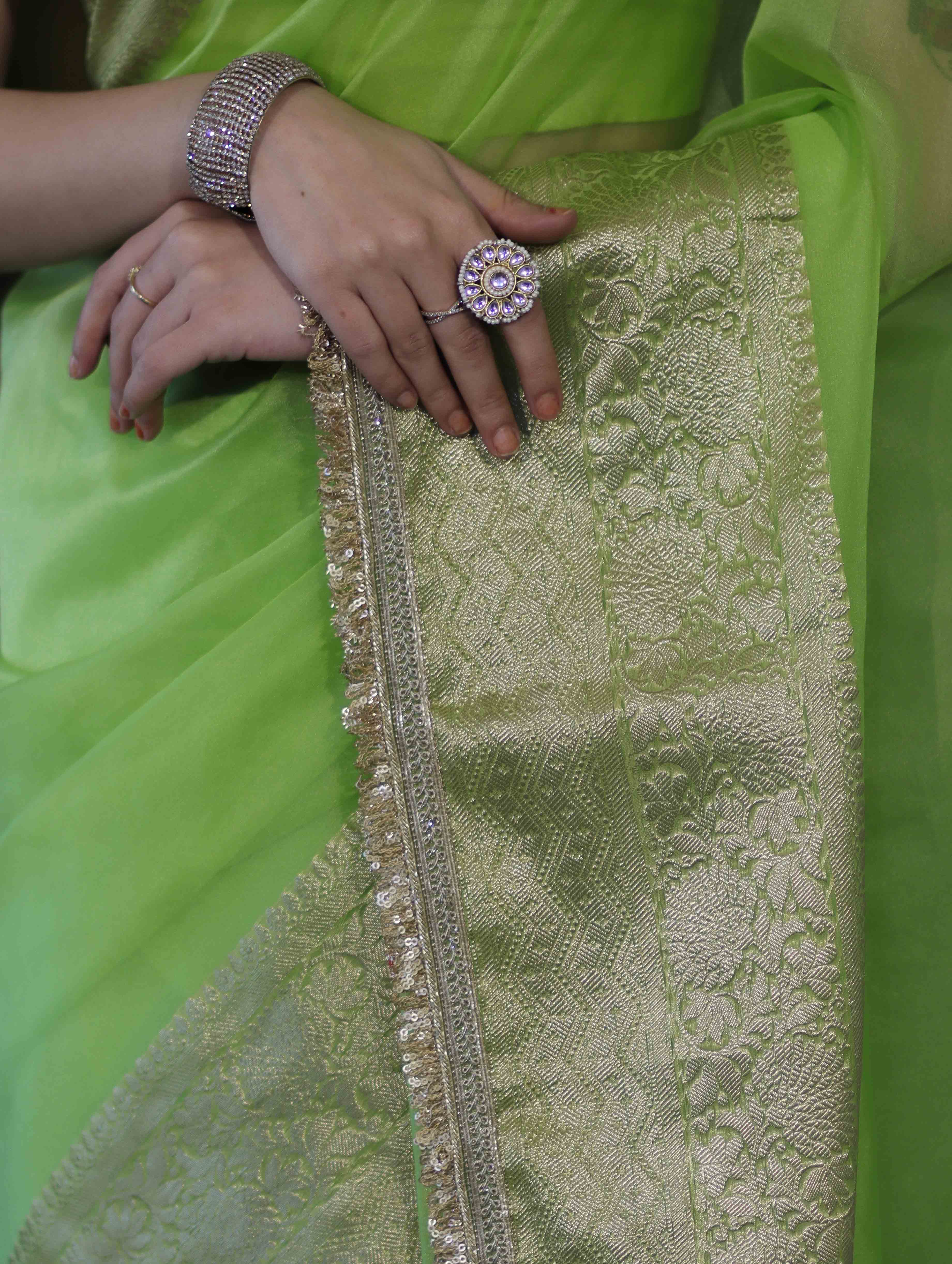 Banarasee Handloom Organza Mix Plain Saree With Zari Border & Lace-Lime Green
