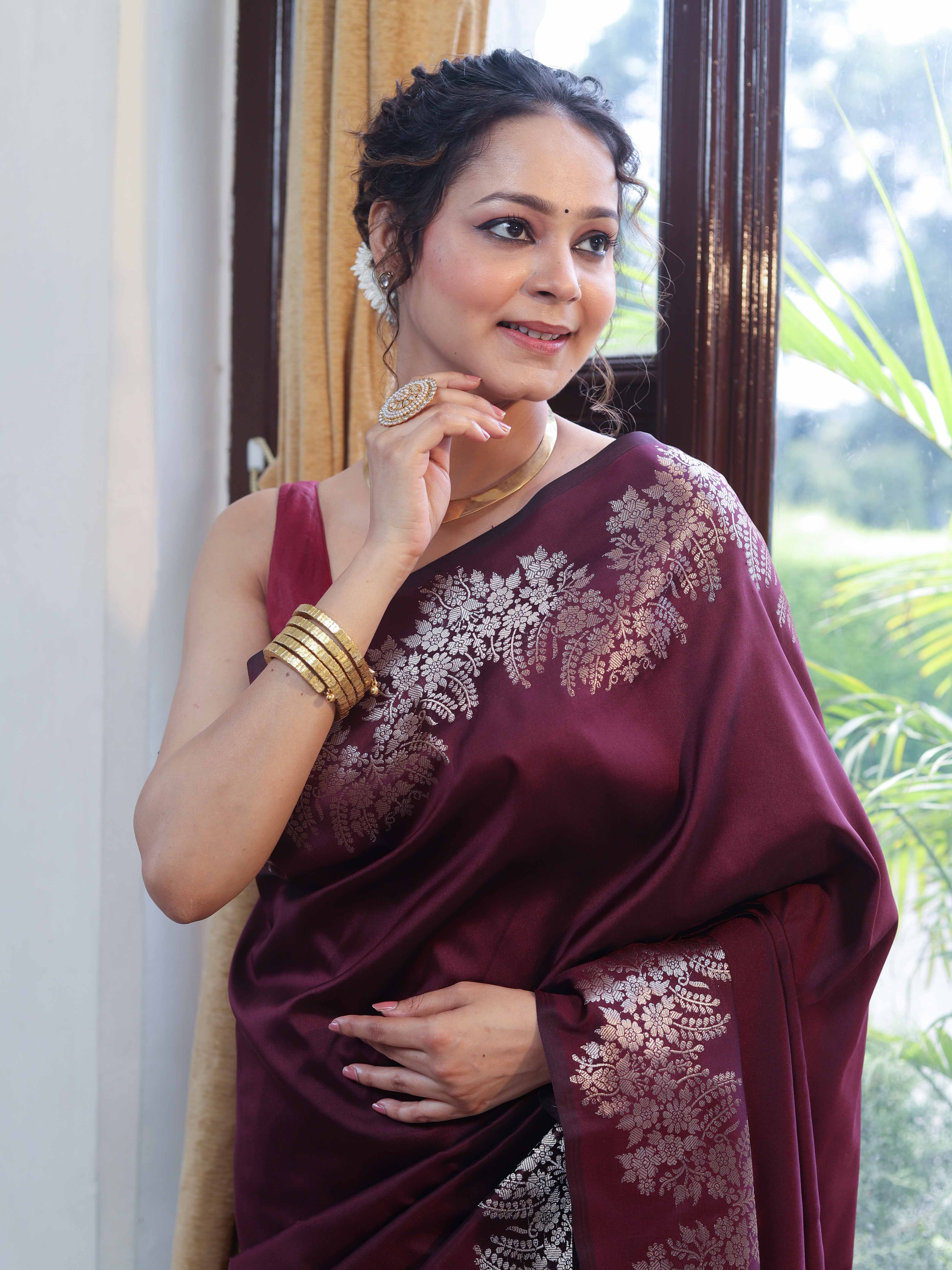 Banarasee Handwoven Semi Silk Saree With Zari Border-Wine