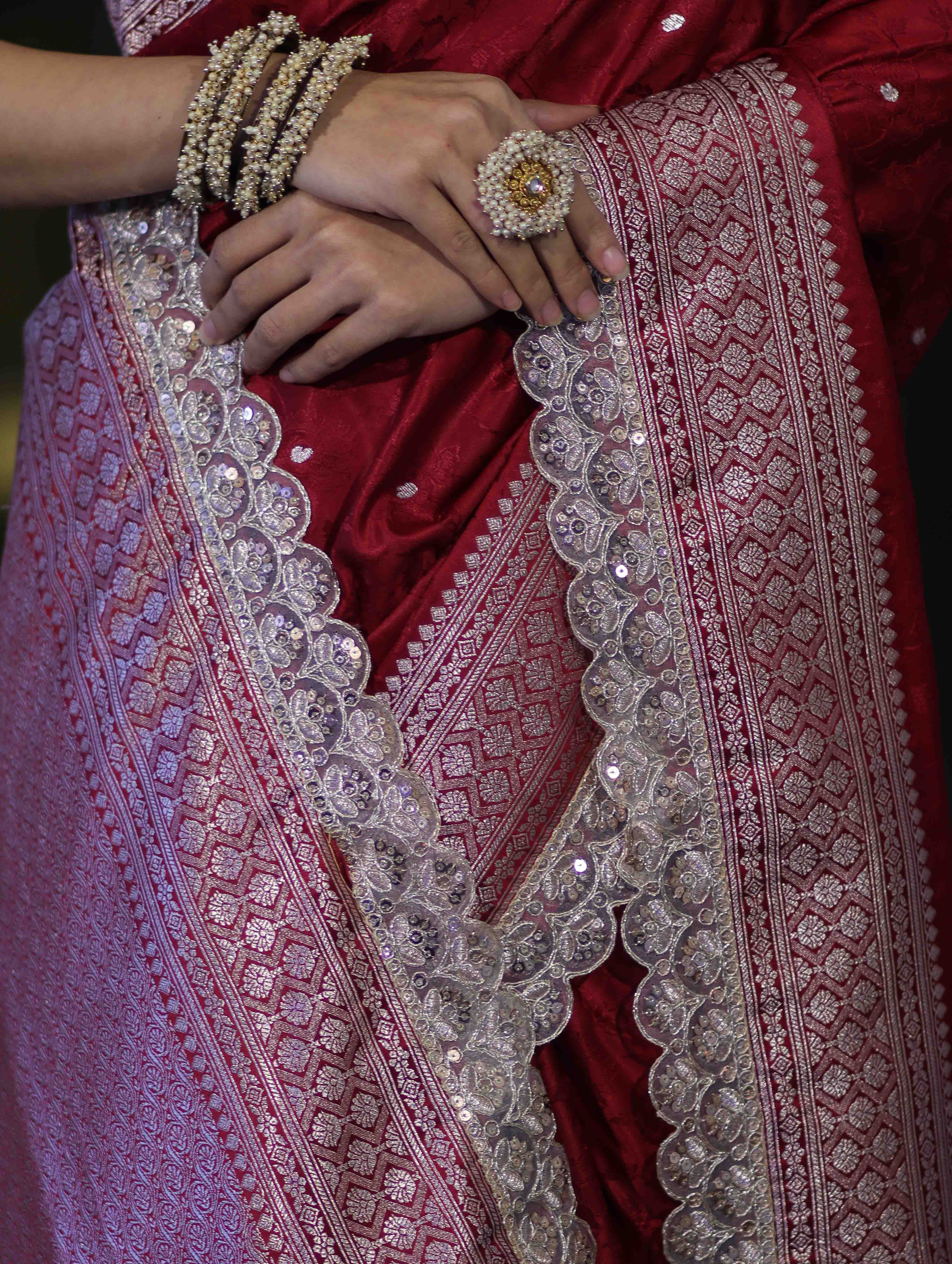 Banarasee Handloom Mashru Silk Saree With Buti Design Zari Border & Lace-Maroon