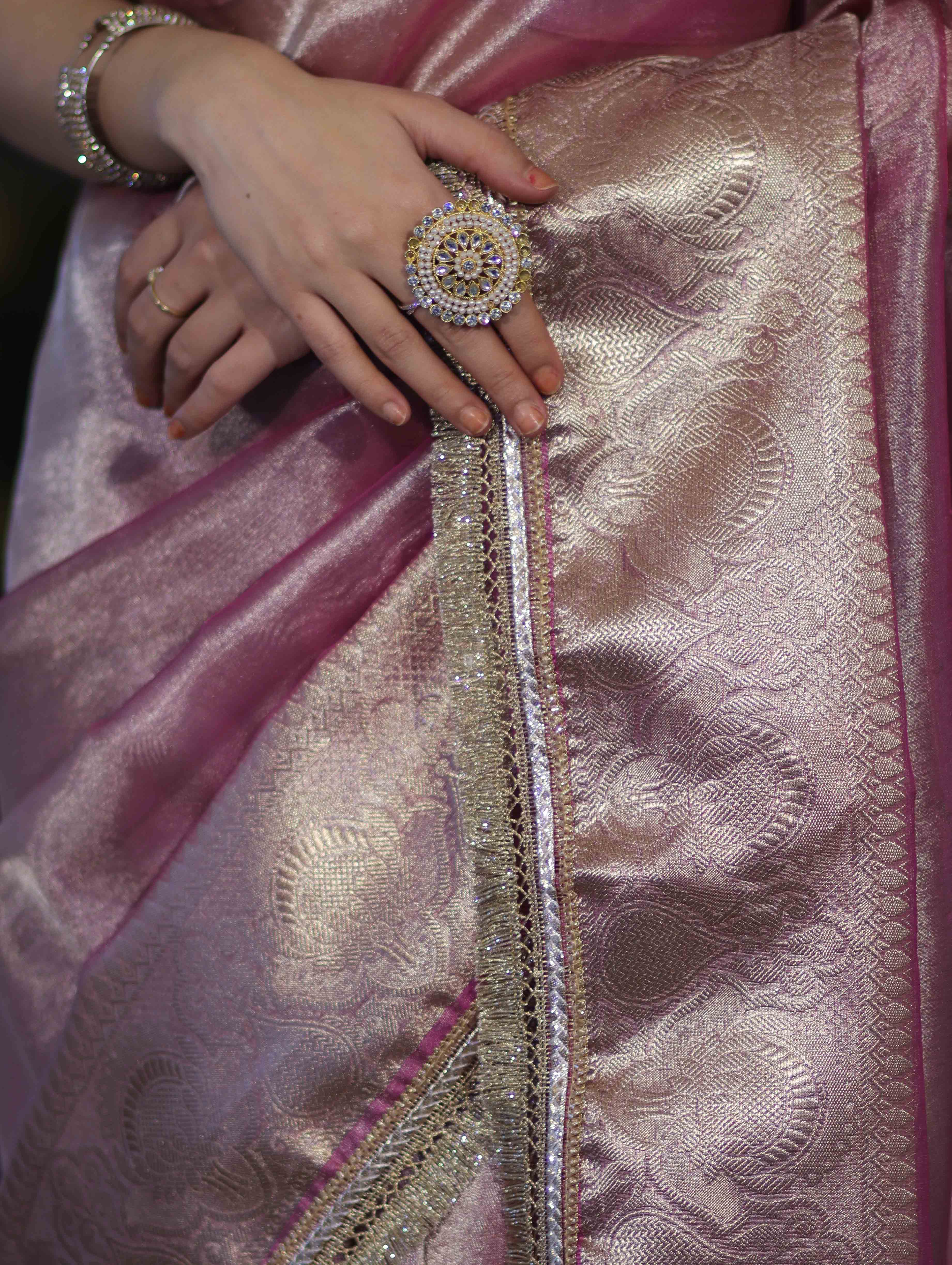 Banarasee Handloom Plain Tissue Saree With Zari Border & Lace-Light Pink