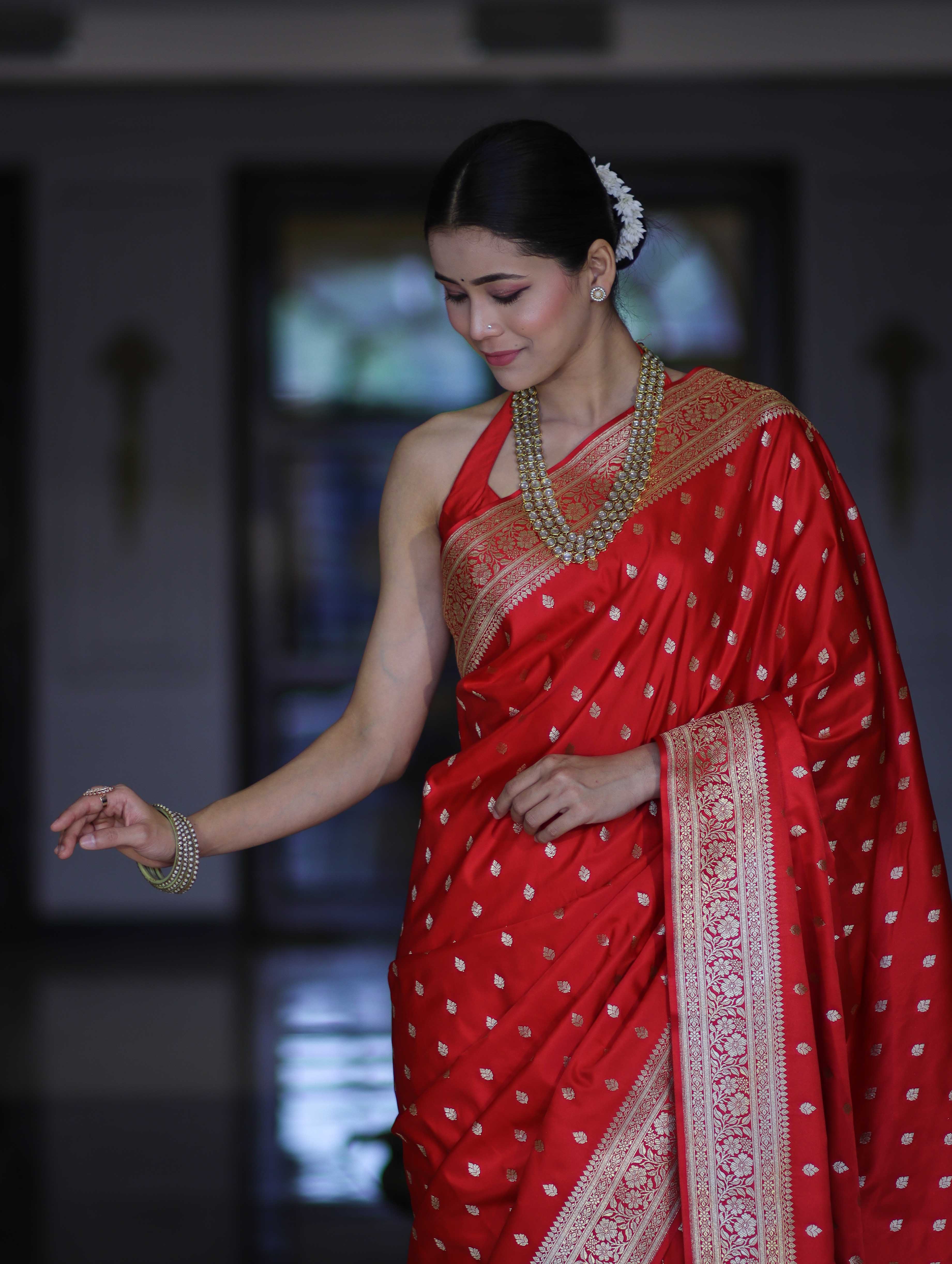 Banarasee Handloom Semi Katan Saree With Buti Work & Border-Red