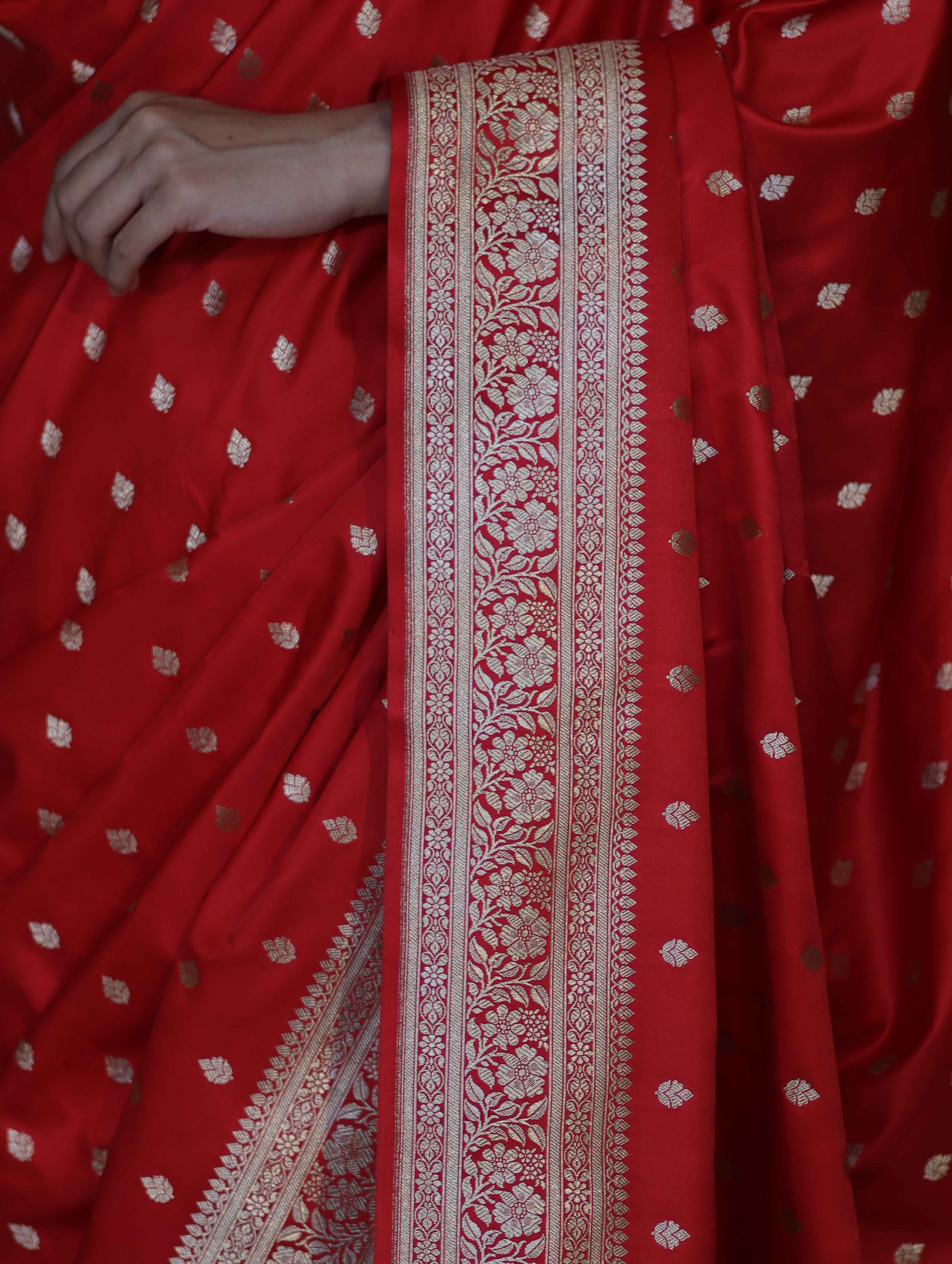Banarasee Handloom Semi Katan Saree With Buti Work & Border-Red